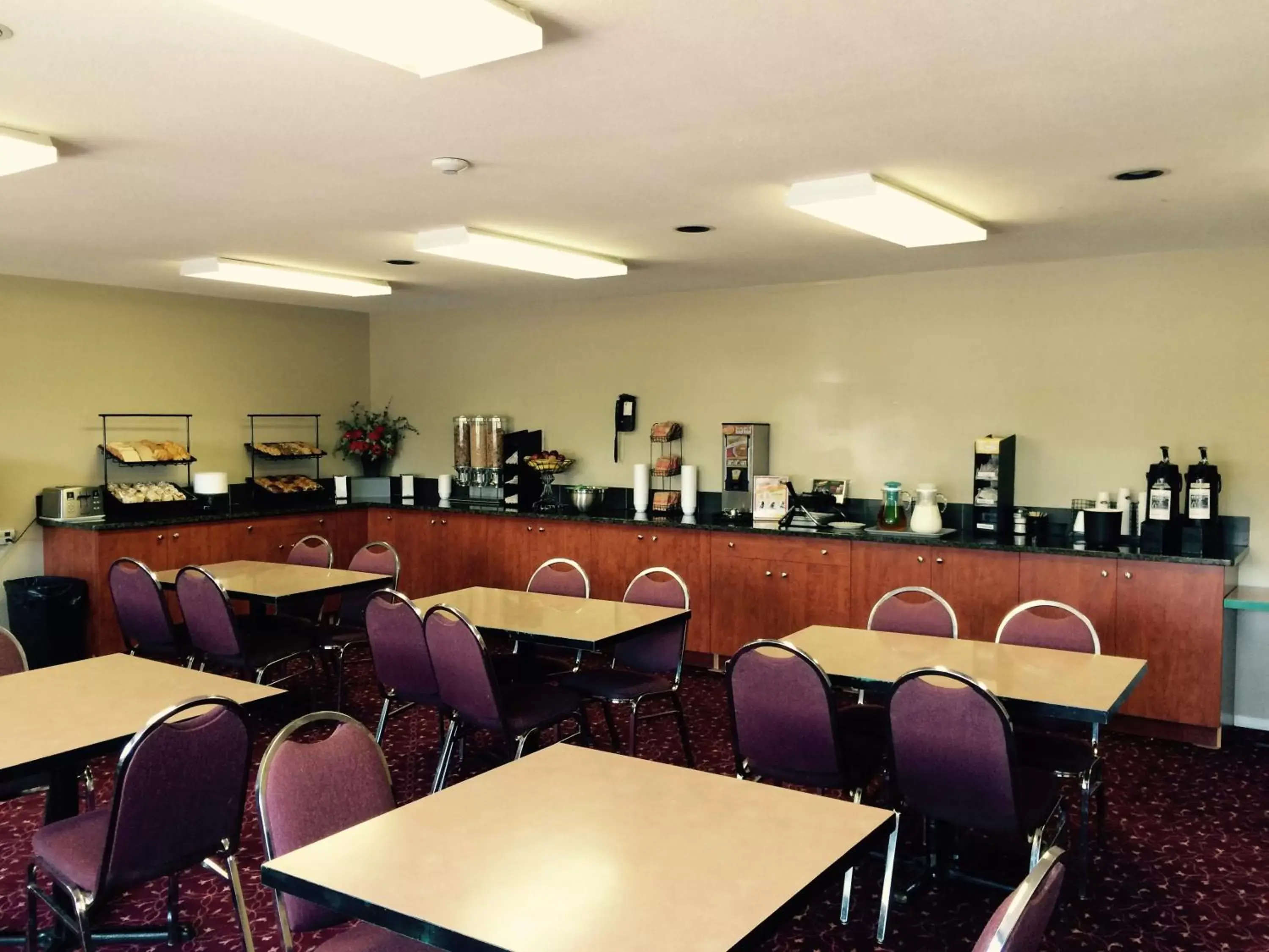 Restaurant/places to eat in Super 8 by Wyndham West Kelowna BC Restaurant/places to eat in Super 8 by Wyndham West Kelowna BC