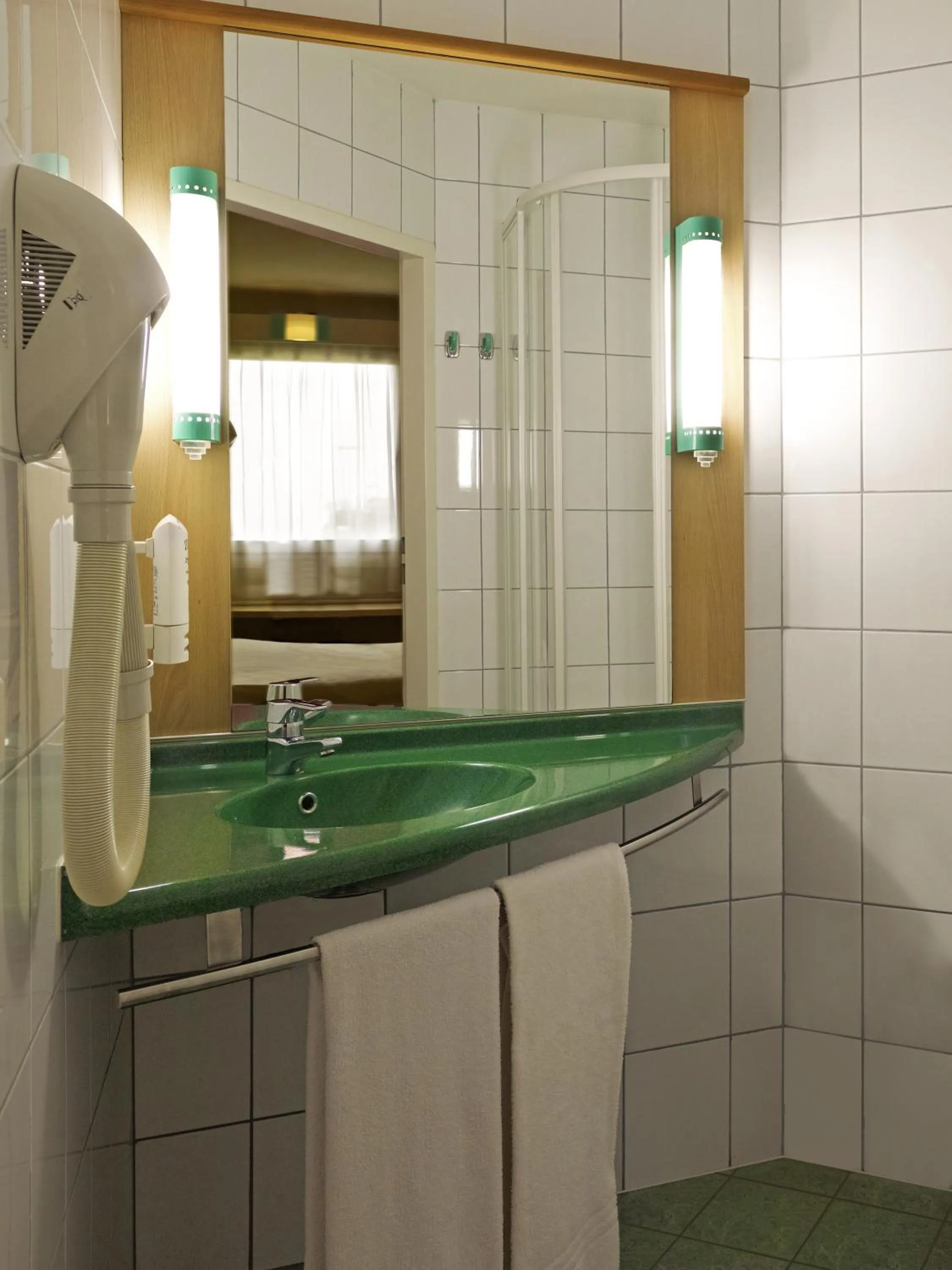 Bathroom in Ibis Warszawa Ostrobramska