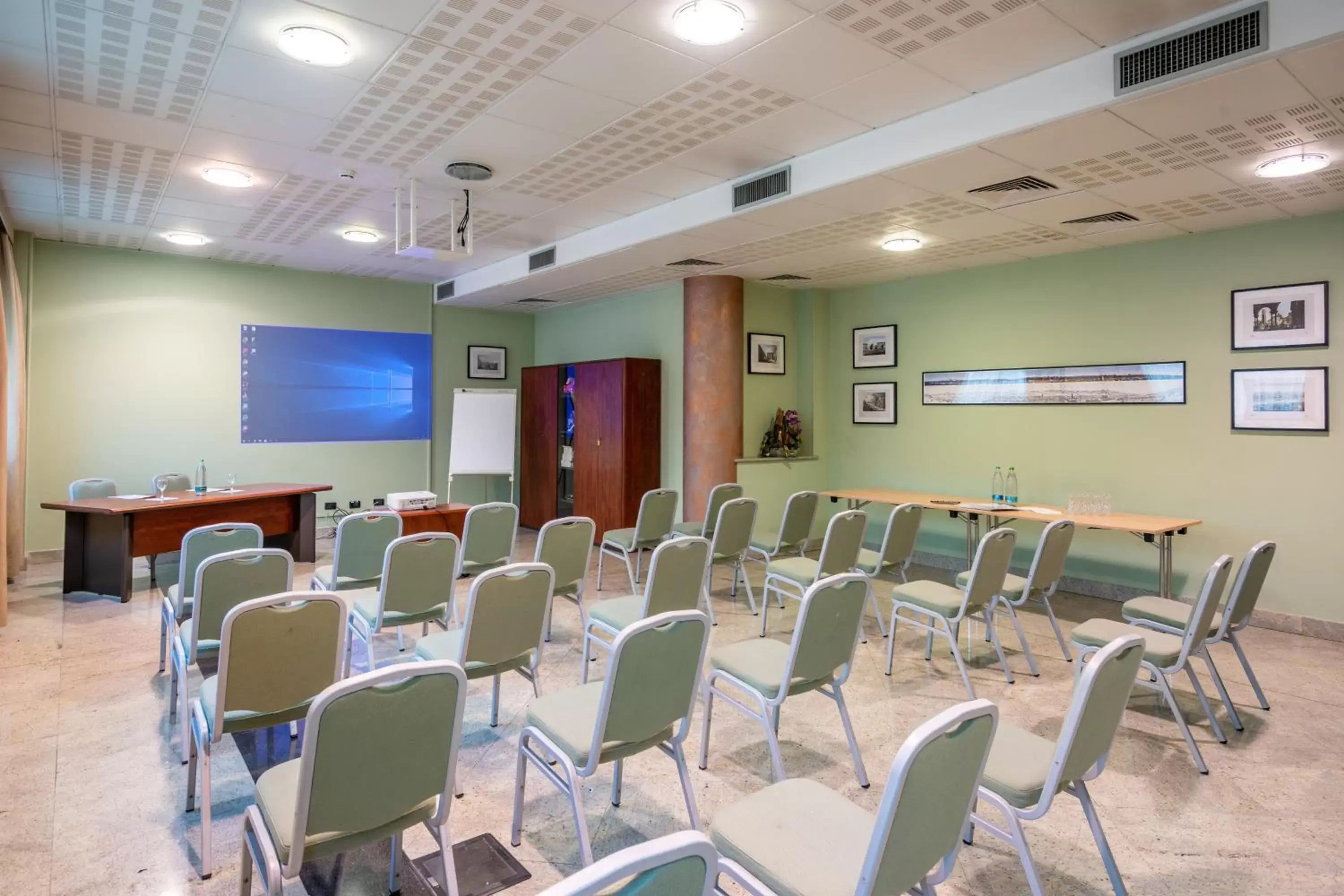 Meeting/conference room in Hotel Parisi