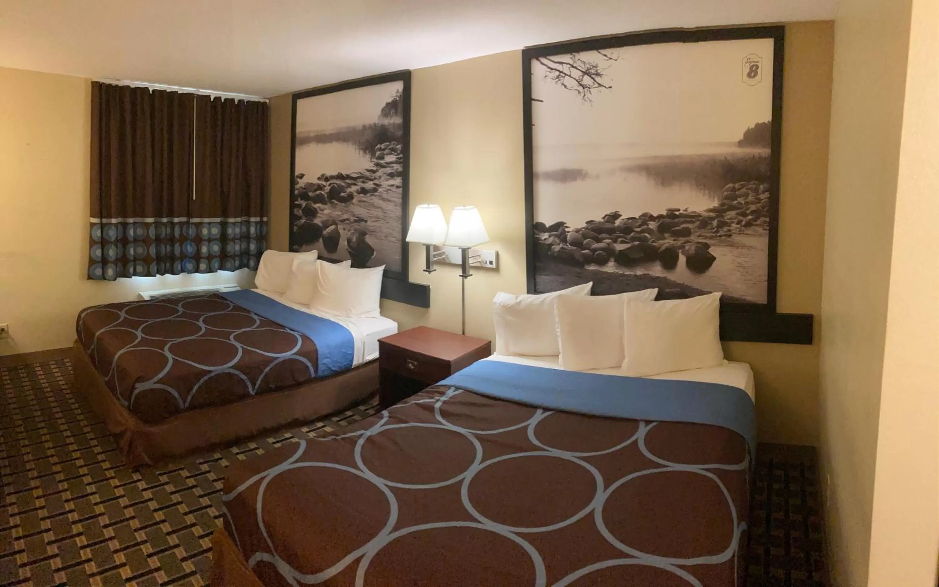 Bed in Super 8 by Wyndham Chisago City