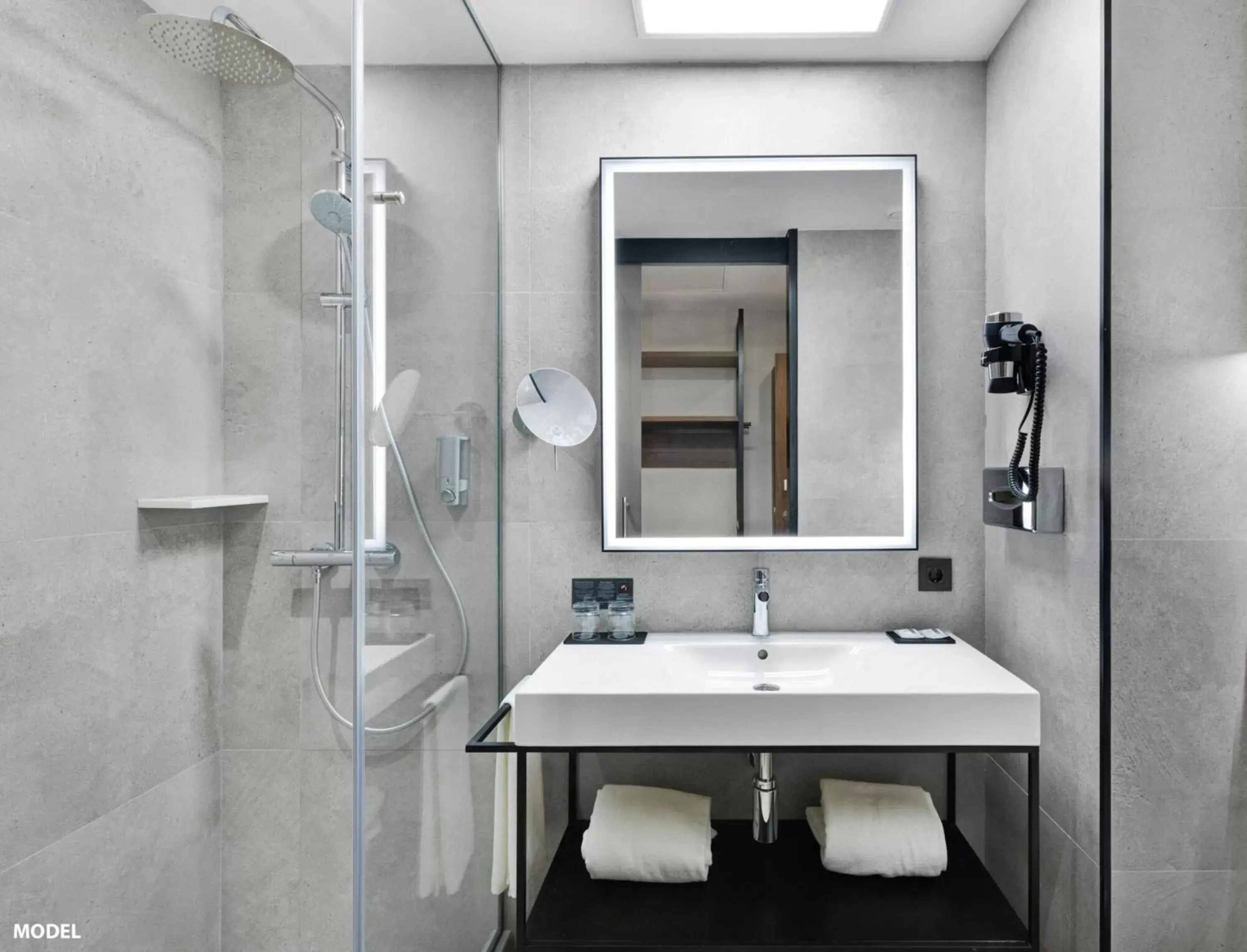 Shower, Bathroom in Riu Plaza Manhattan Times Square