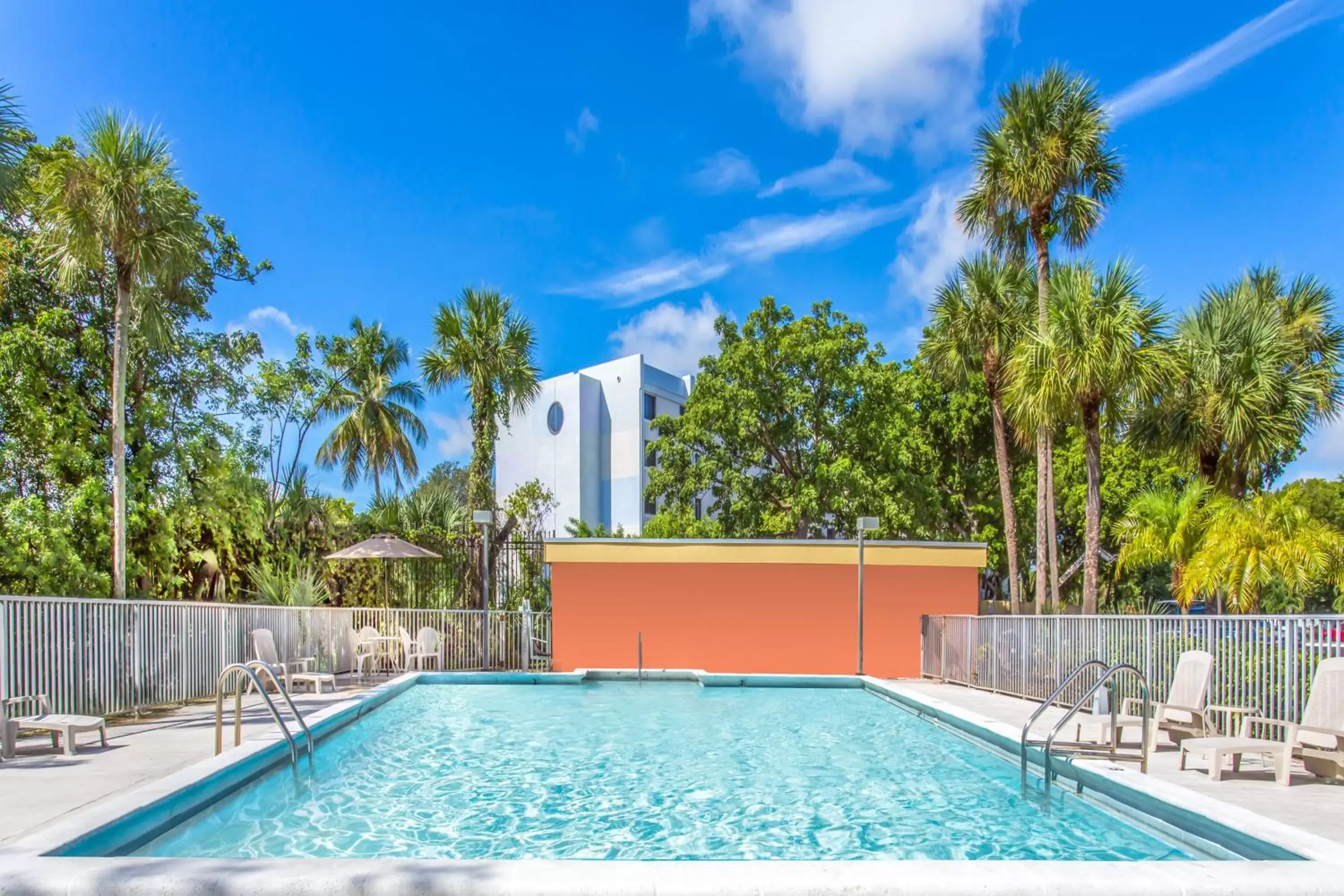 Day, Swimming Pool in Days Inn by Wyndham Fort Lauderdale Airport Cruise Port