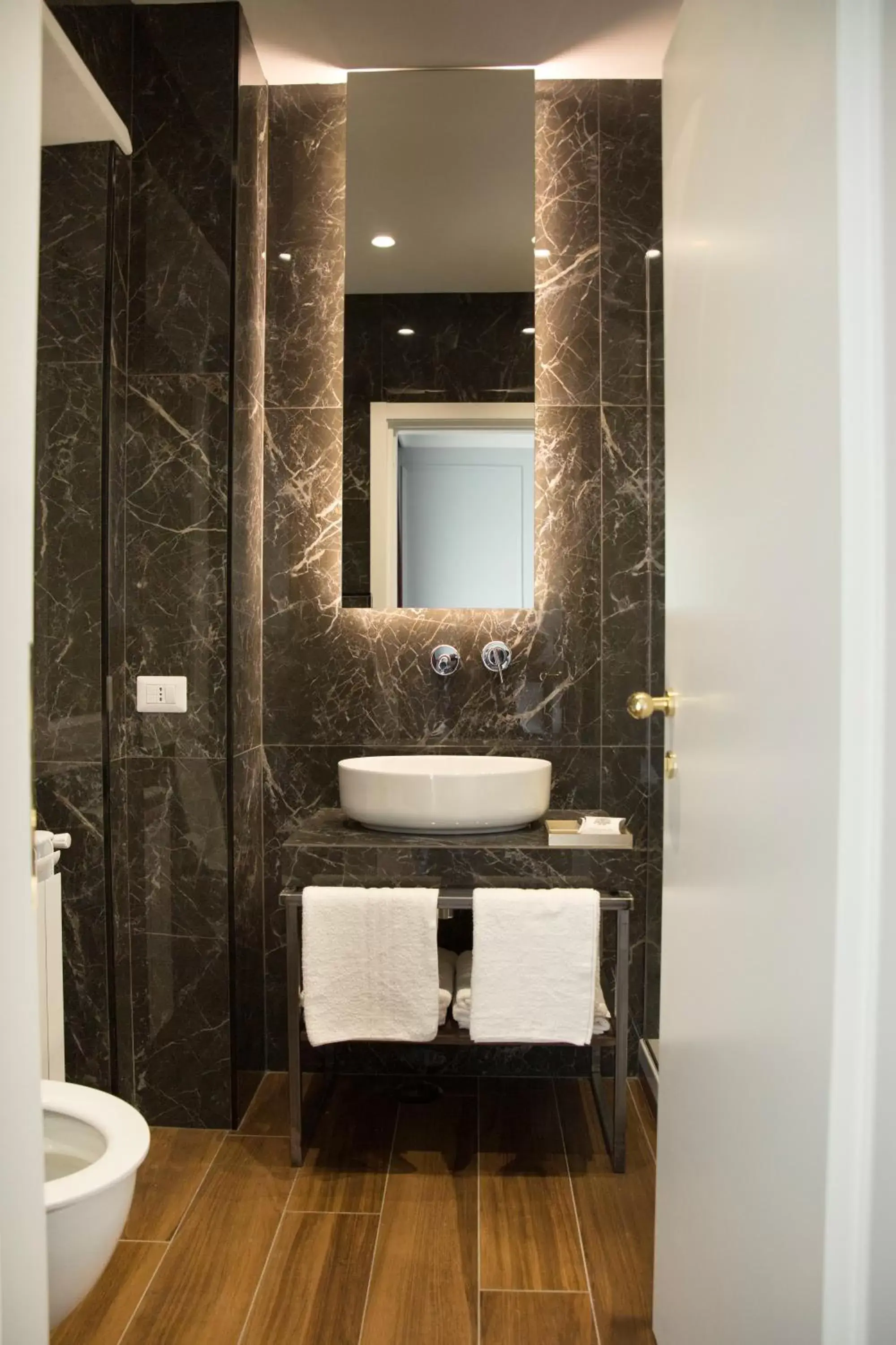 Toilet, Bathroom in Unicum Roma Suites
