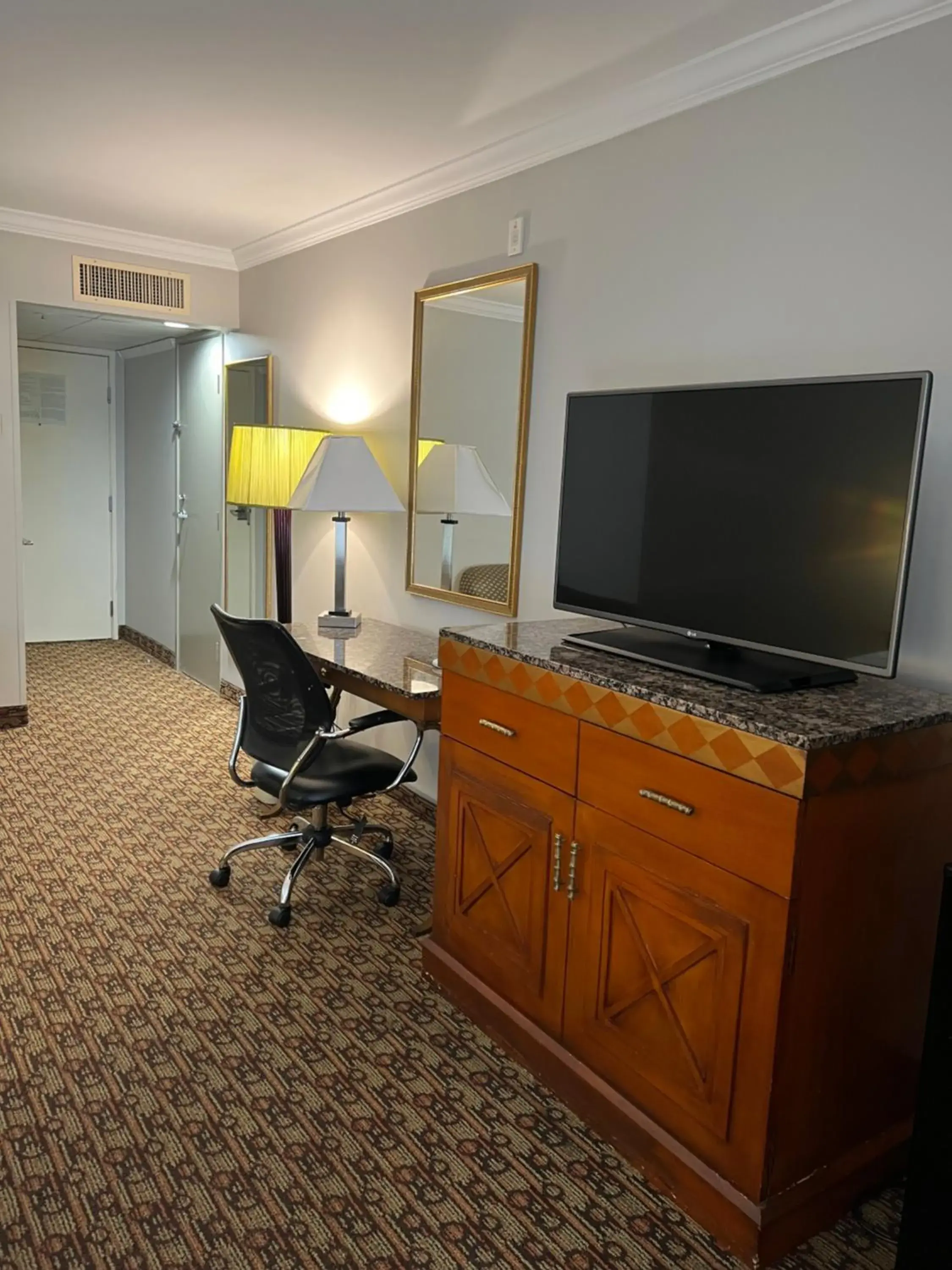 TV and multimedia, TV/Entertainment Center in Hotel XOLA 