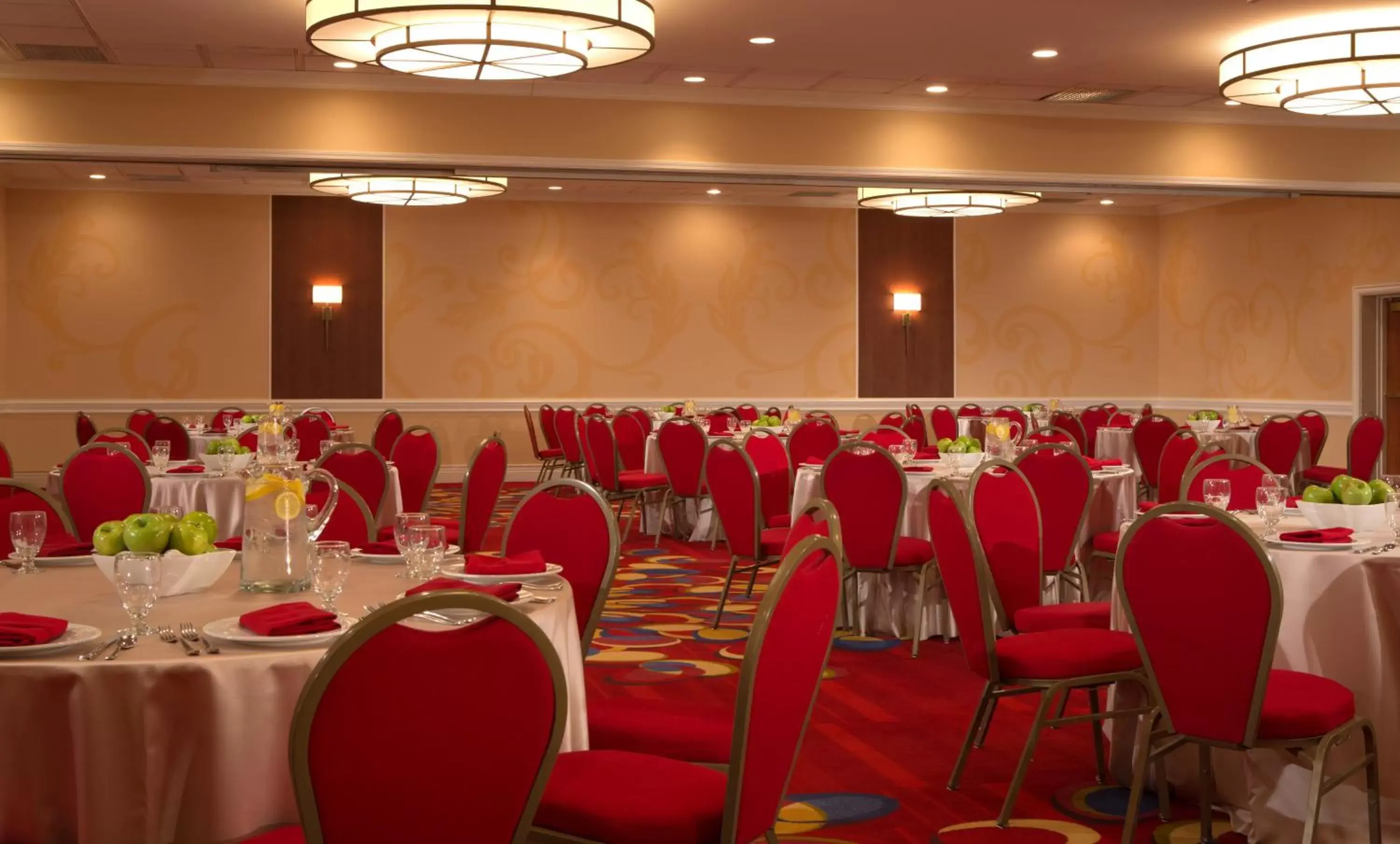 Meeting/conference room, Restaurant/Places to Eat in Wyndham Cleveland Airport