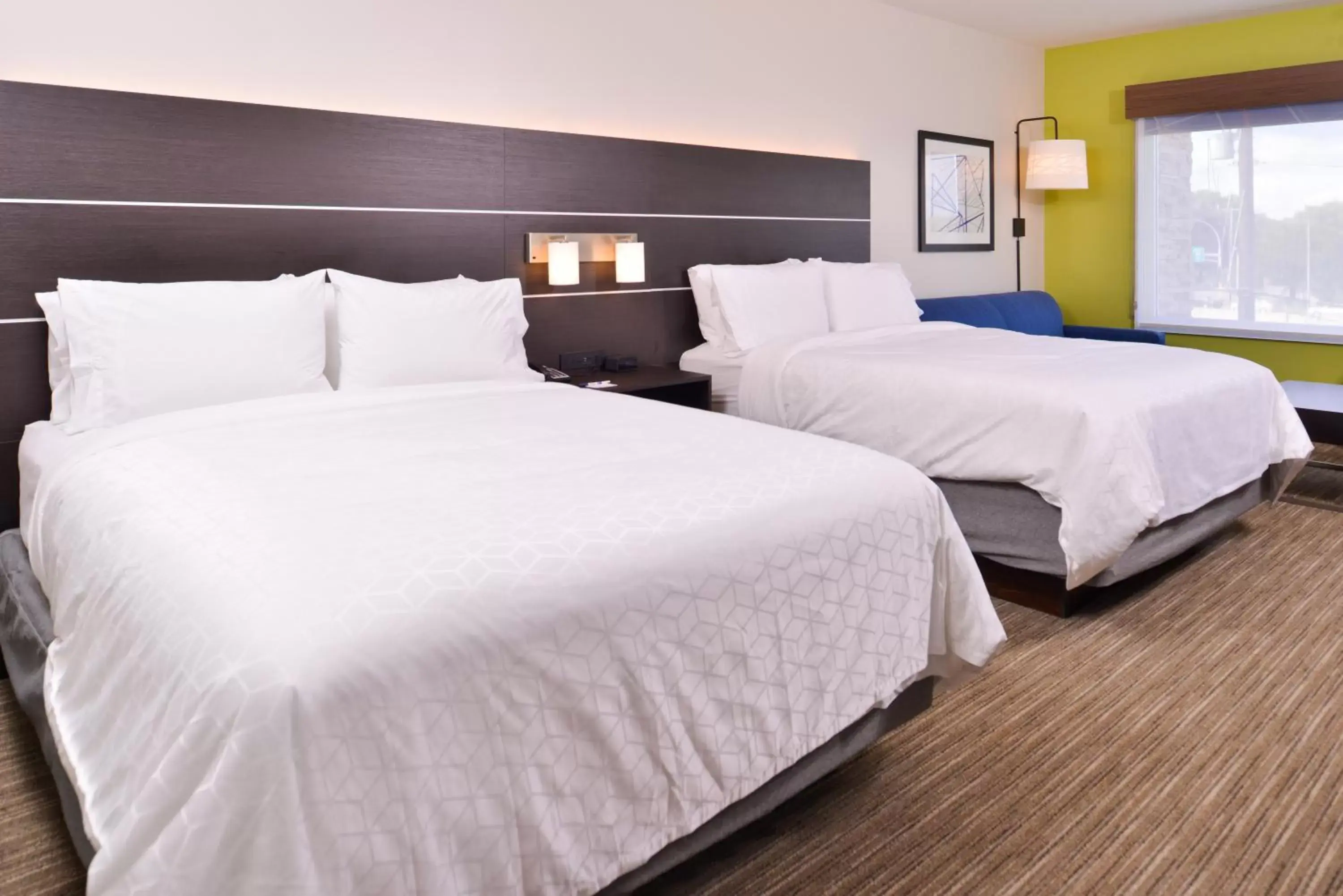 Photo of the whole room, Bed in Holiday Inn Express & Suites - Mall of America - MSP Airport, an IHG Hotel