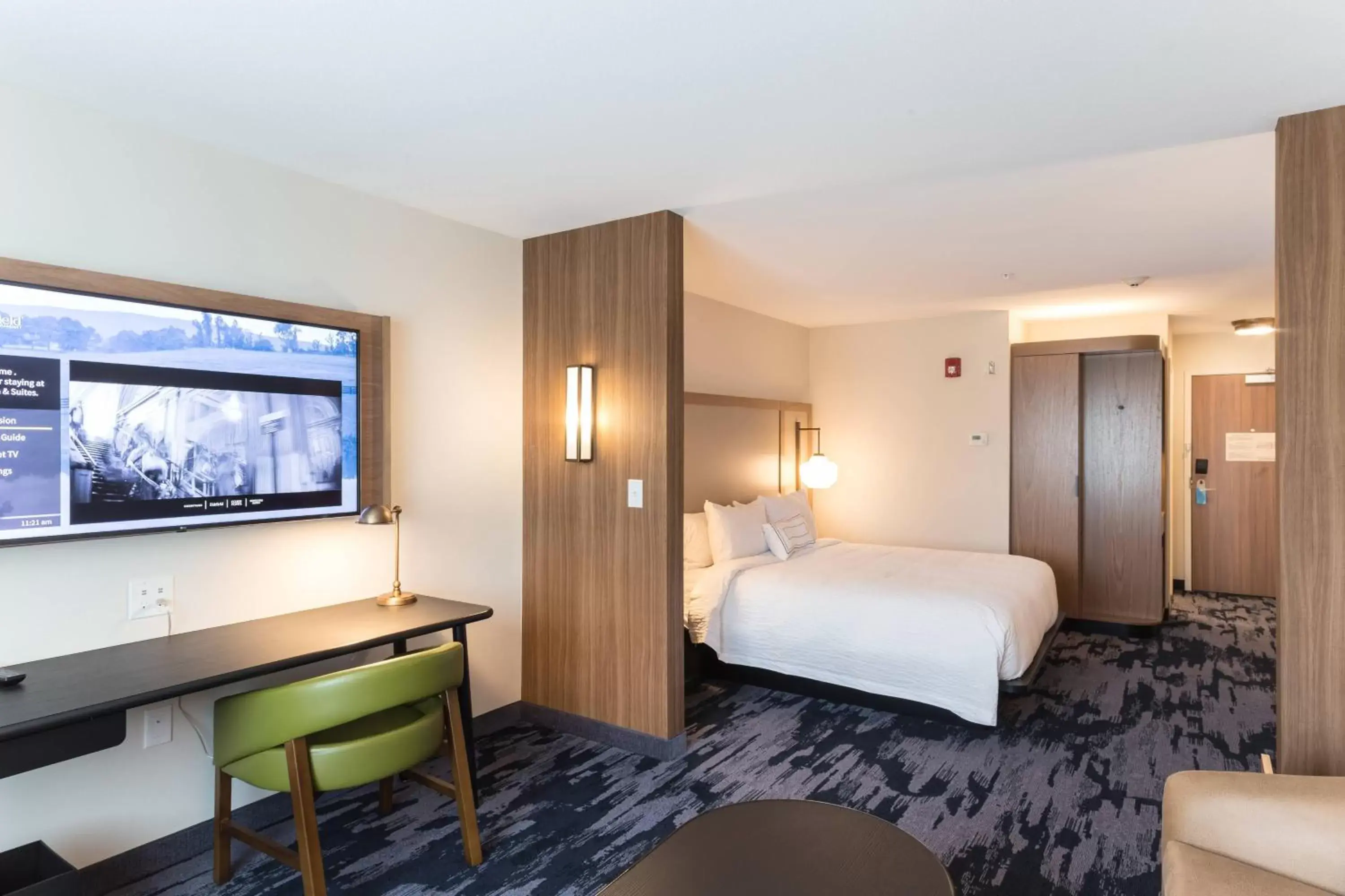 Bedroom, Bed in Fairfield Inn & Suites by Marriott Northfield