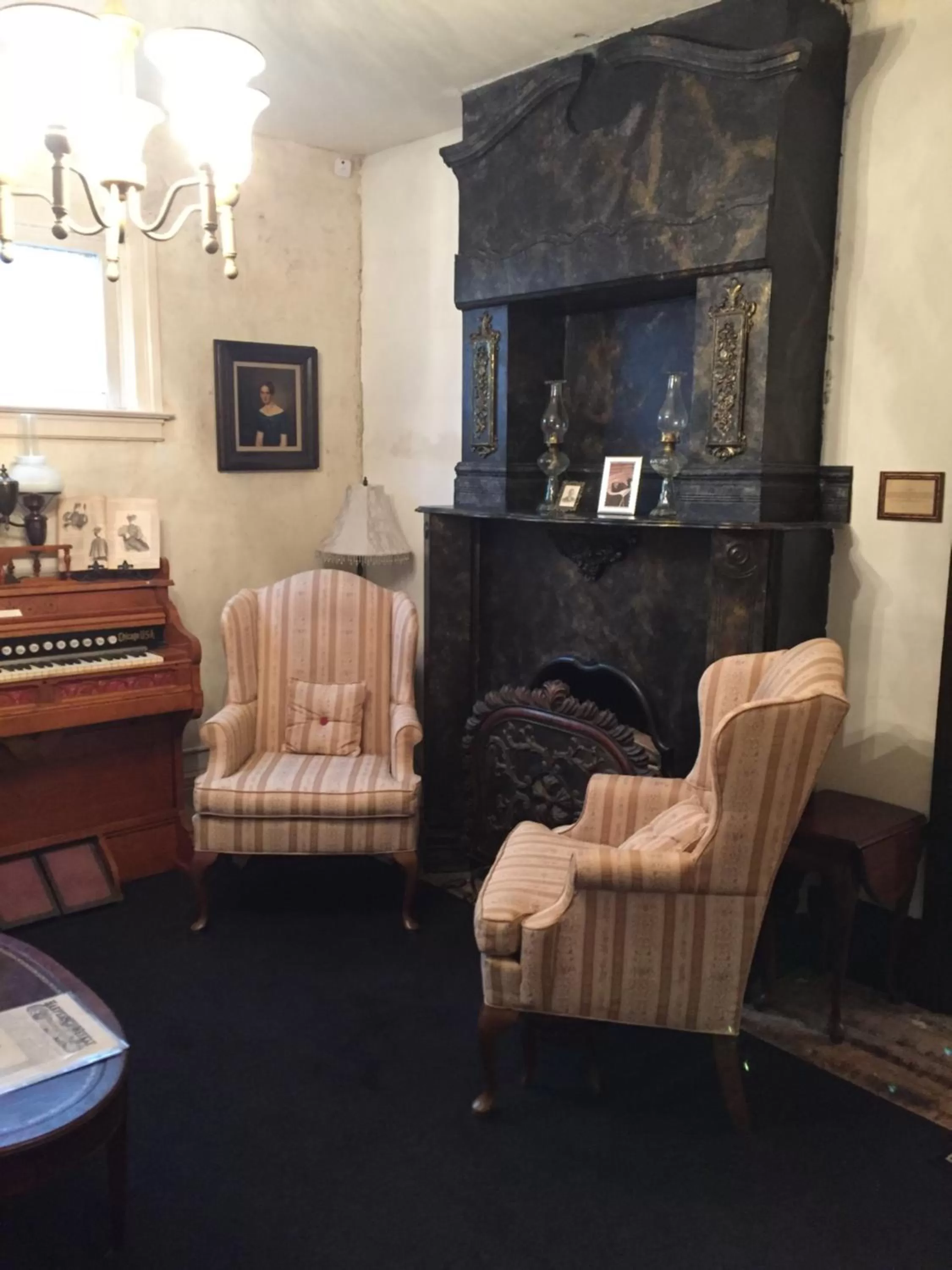 Seating Area in Aaron House of Niagara Falls