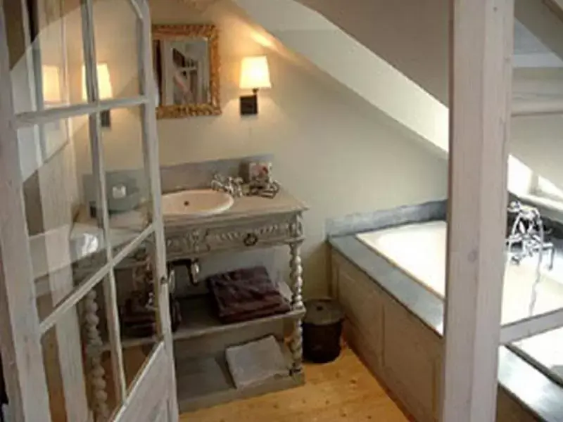 Bathroom, Kitchen/Kitchenette in Au Grey d'Honfleur