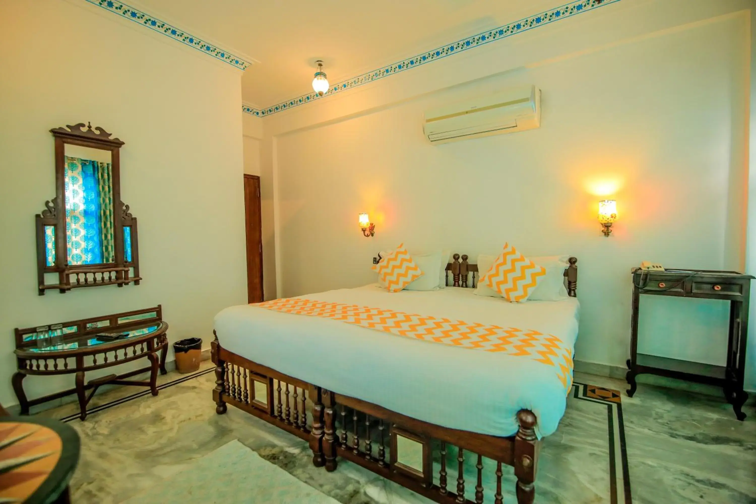 Bedroom, Bed in Hotel Devraj Niwas on Lake Pichola Udaipur