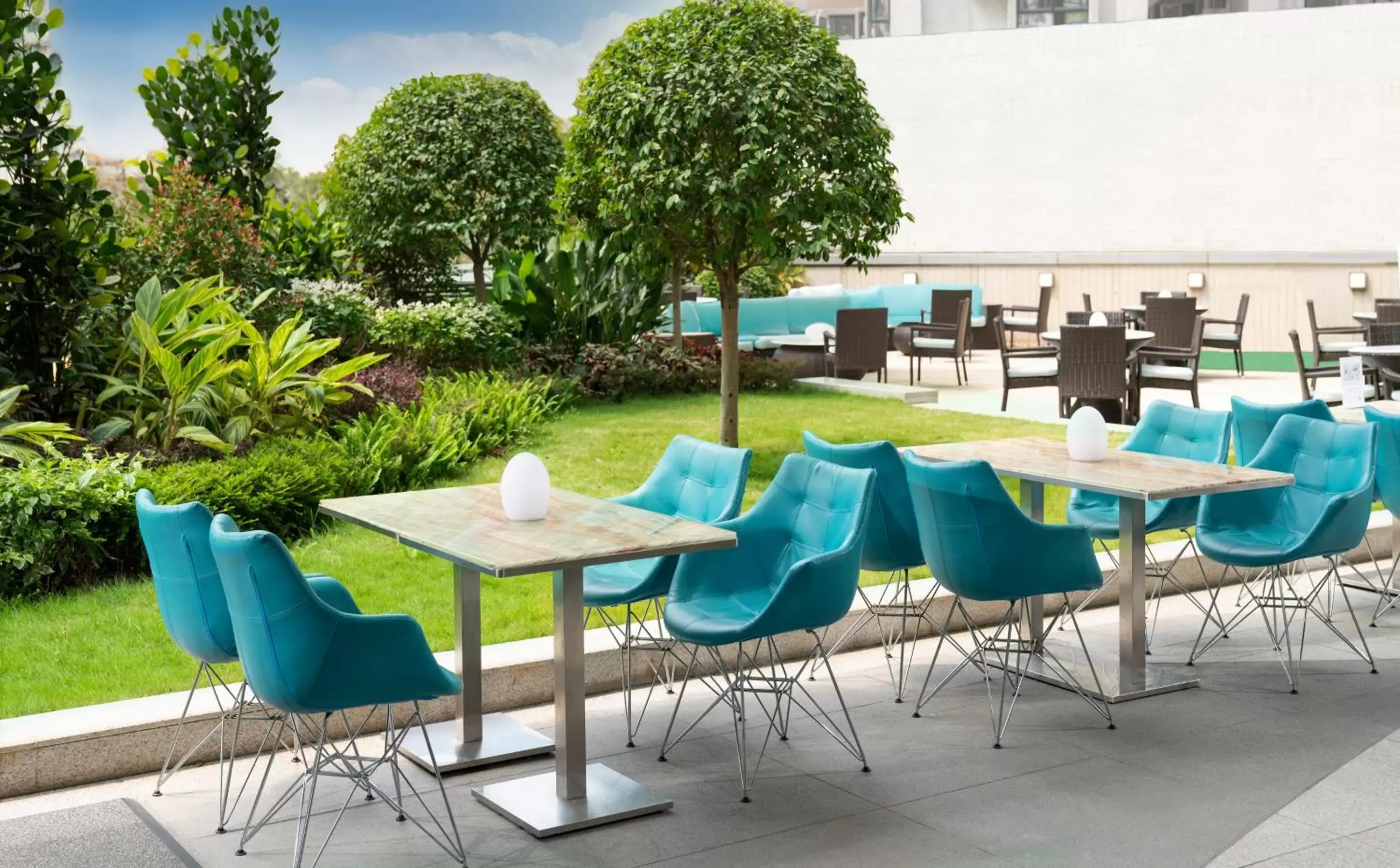 Seating area, Swimming Pool in iclub Mong Kok Hotel