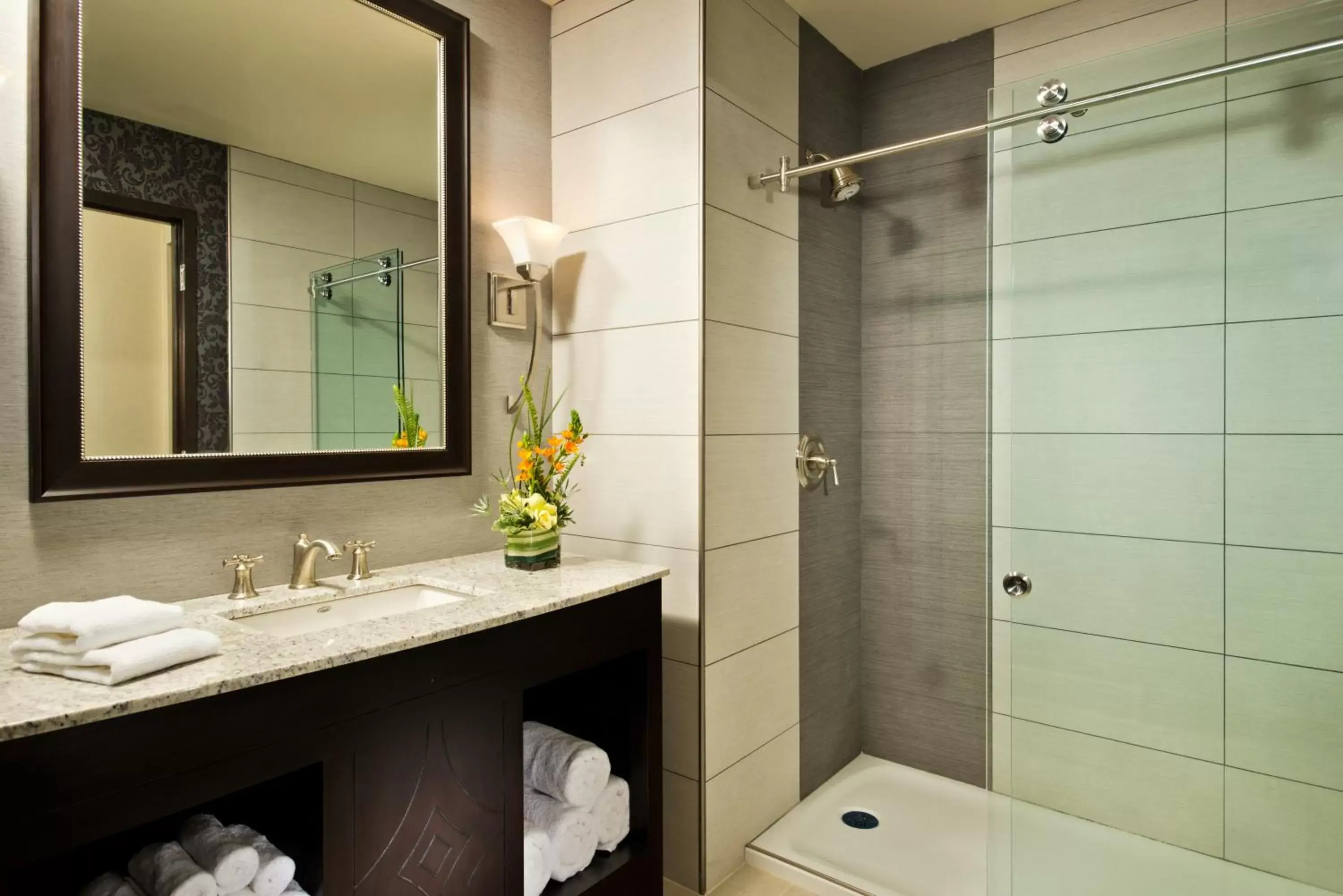 Shower, Bathroom in Saratoga Casino Hotel