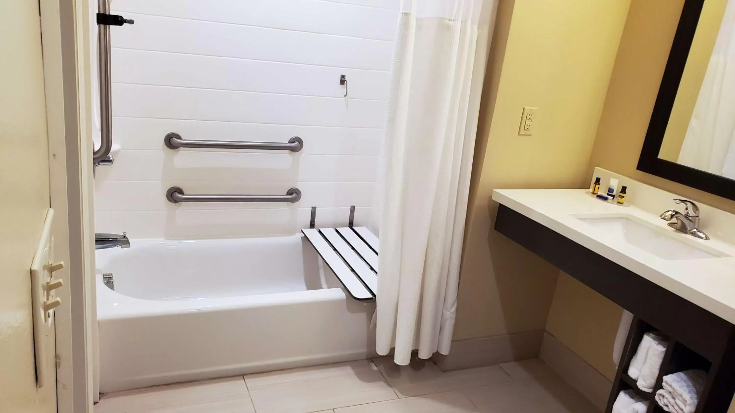 Bathroom in Best Western Plus New Orleans Airport Hotel