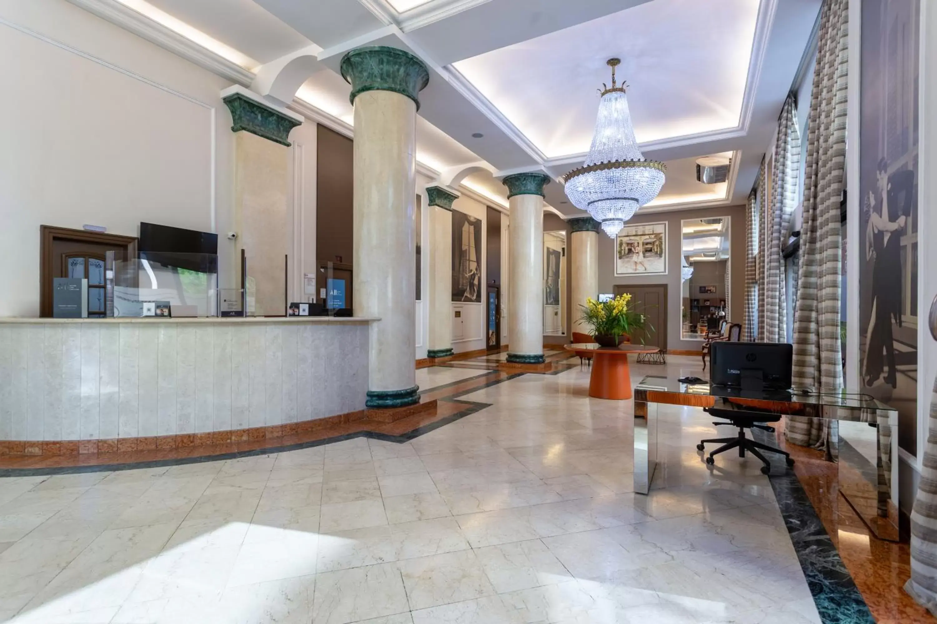 Property building, Lobby/Reception in Mercure Sao Paulo JK