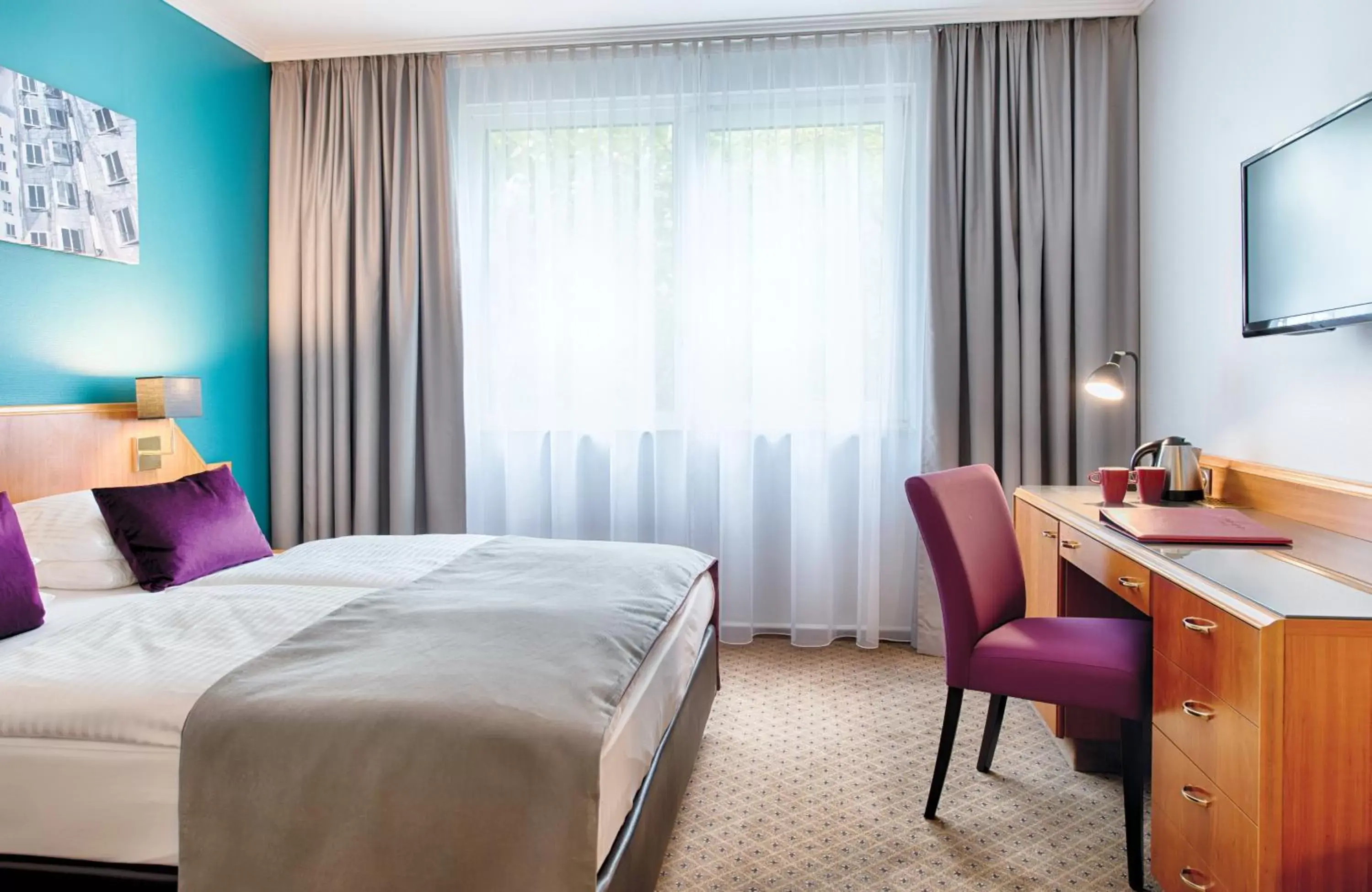 Photo of the whole room, Bed in Leonardo Hotel Düsseldorf City Center