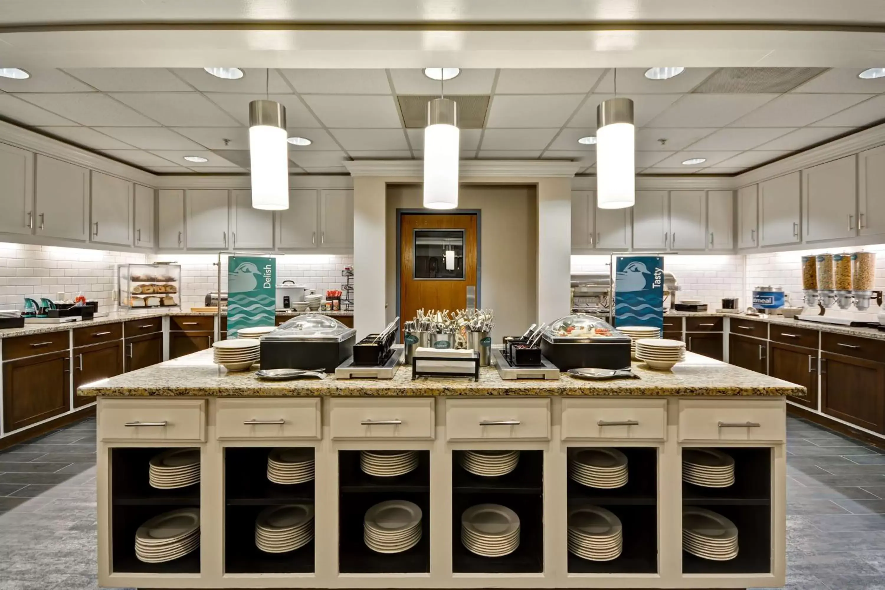 Breakfast, Restaurant/Places to Eat in Homewood Suites Hillsboro Beaverton