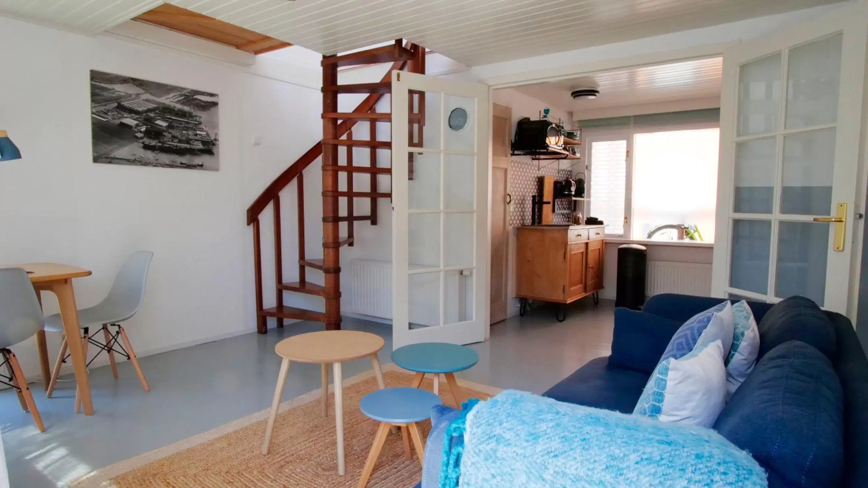 Kitchen or kitchenette, Seating Area in Houseboat apartment with water terrace, free parking, free bikes & fast wifi