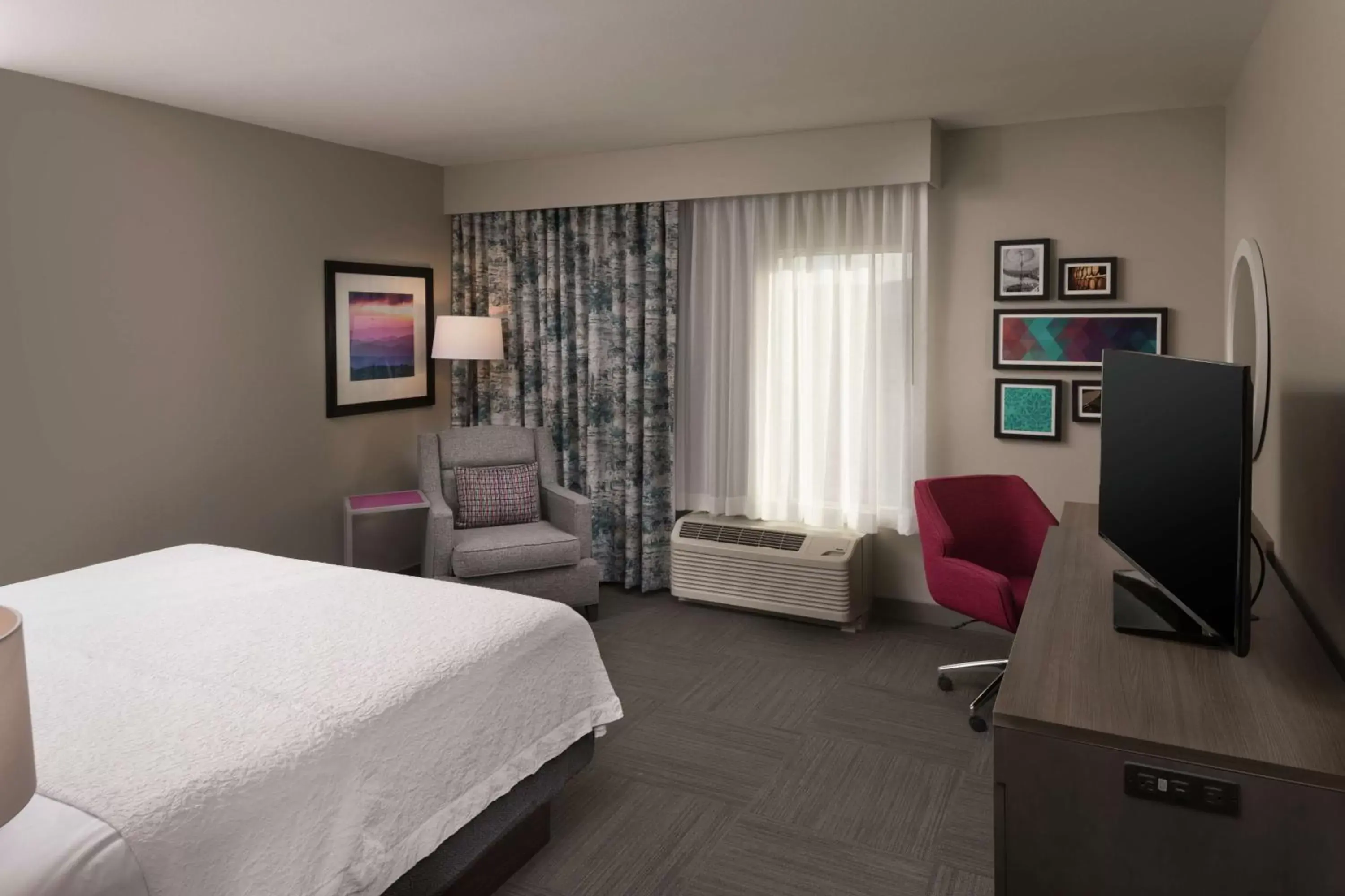 Bedroom in Hampton Inn & Suites Asheville Biltmore Area