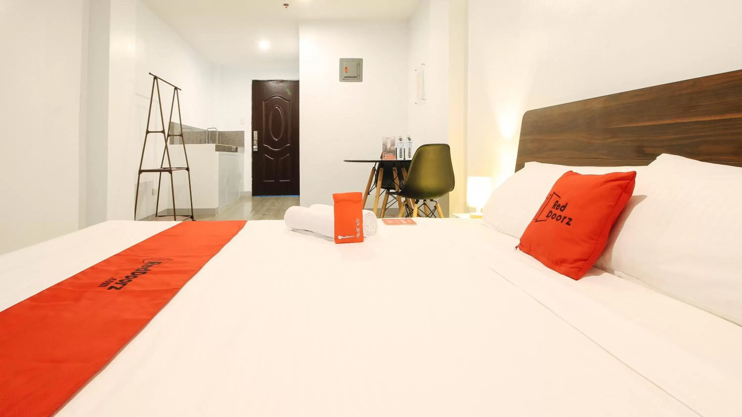 Photo of the whole room, Bed in RedDoorz near Zobel Roxas St