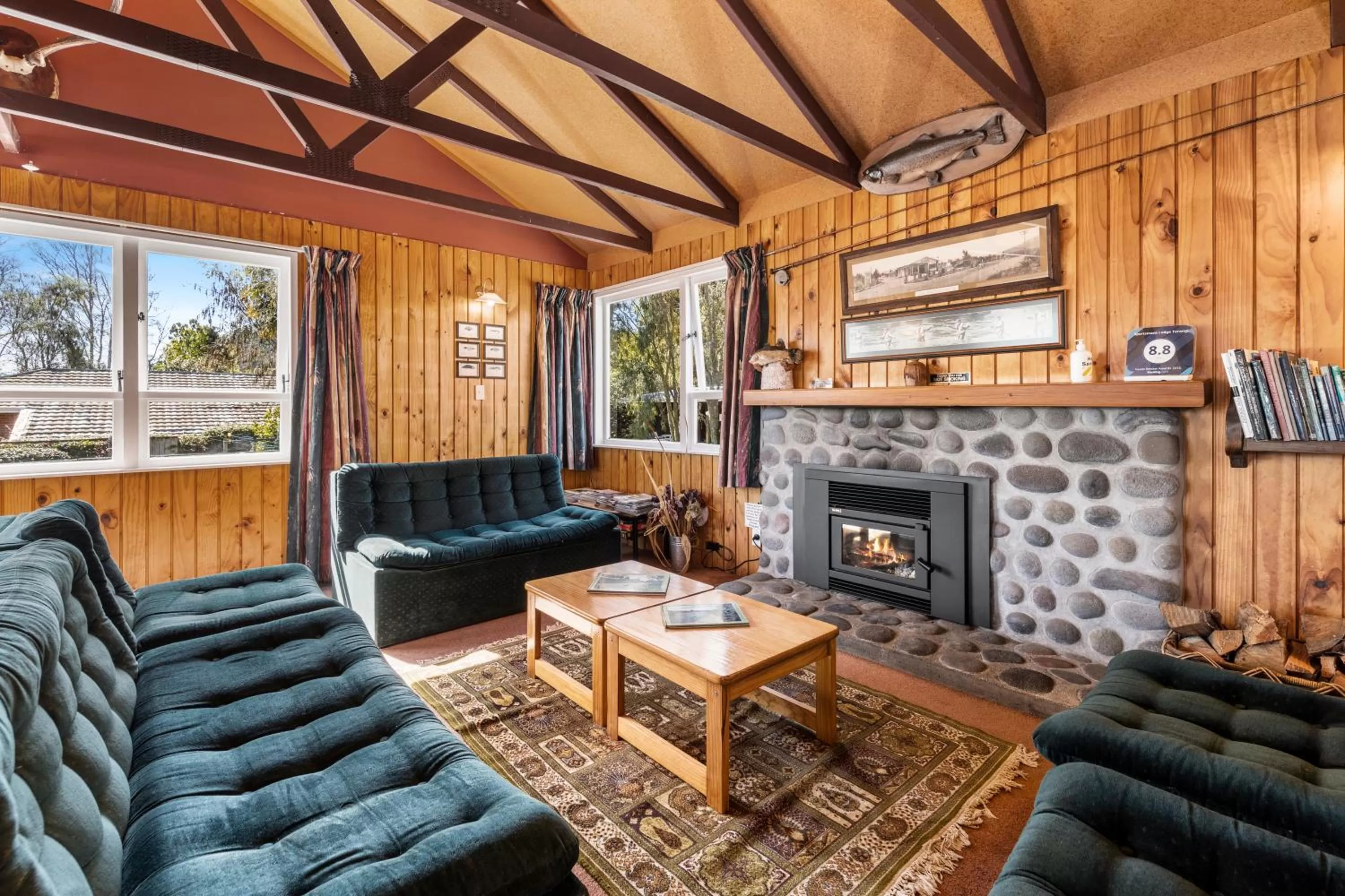 Communal lounge/ TV room, Seating Area in Sportsmans Lodge Turangi