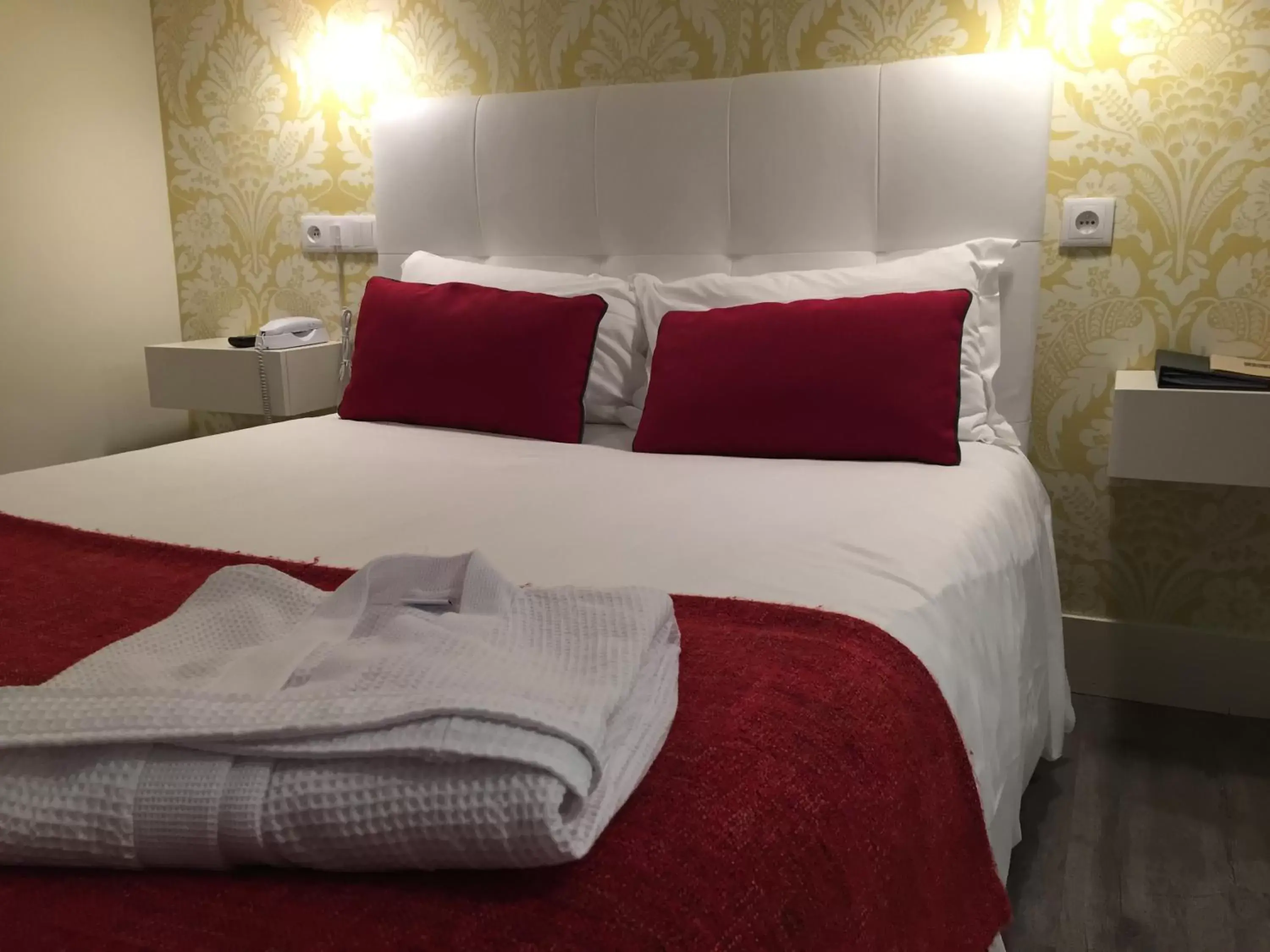Bed in Hotel Dauphin