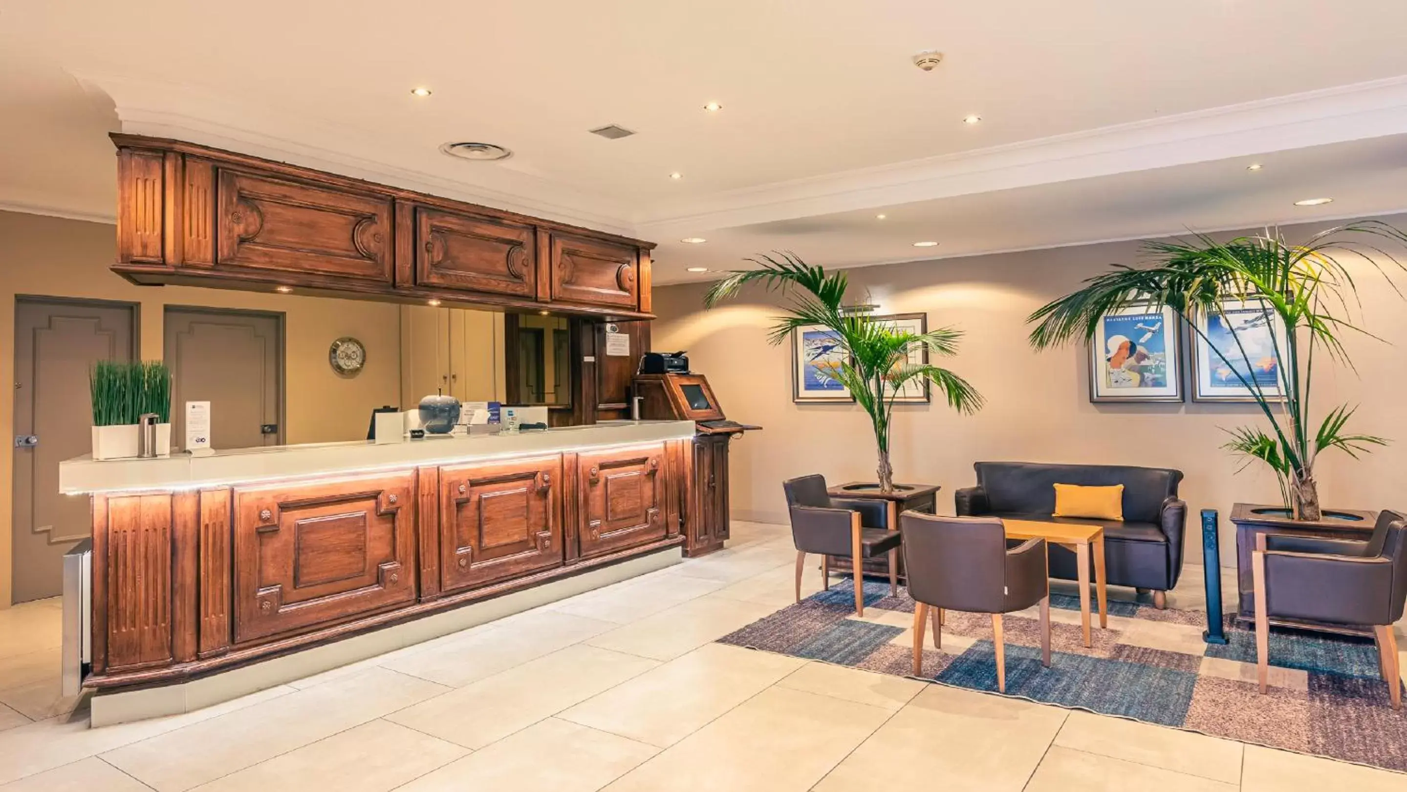 Lobby or reception, Kitchen/Kitchenette in Best Western Marseille Aeroport