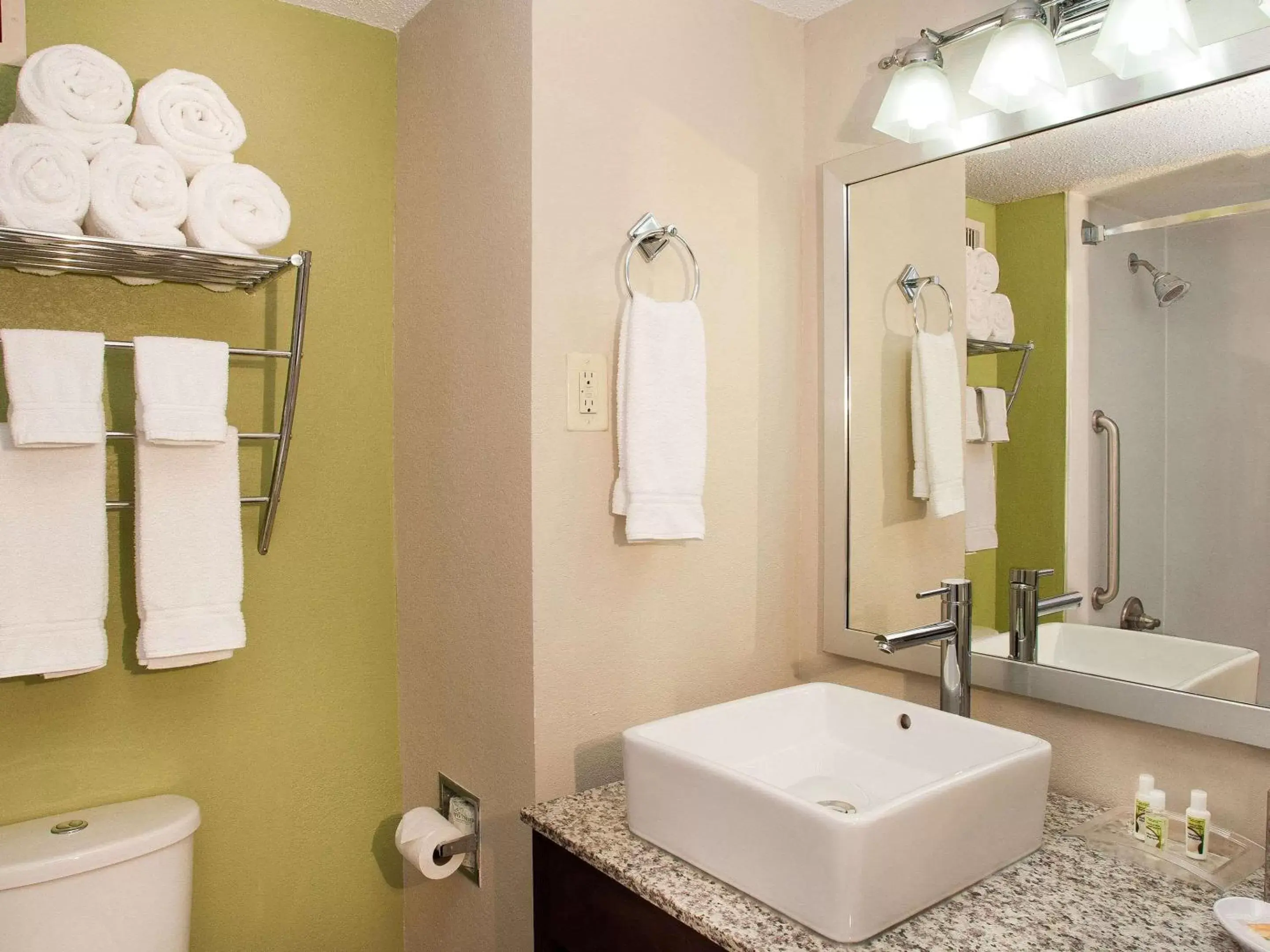 Bathroom in 17 West Hotel, Ascend Hotel Collection