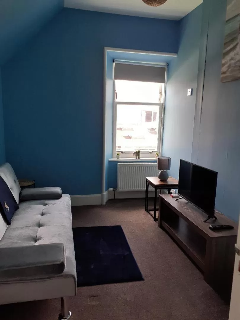 Seating area, Bed in Bank House