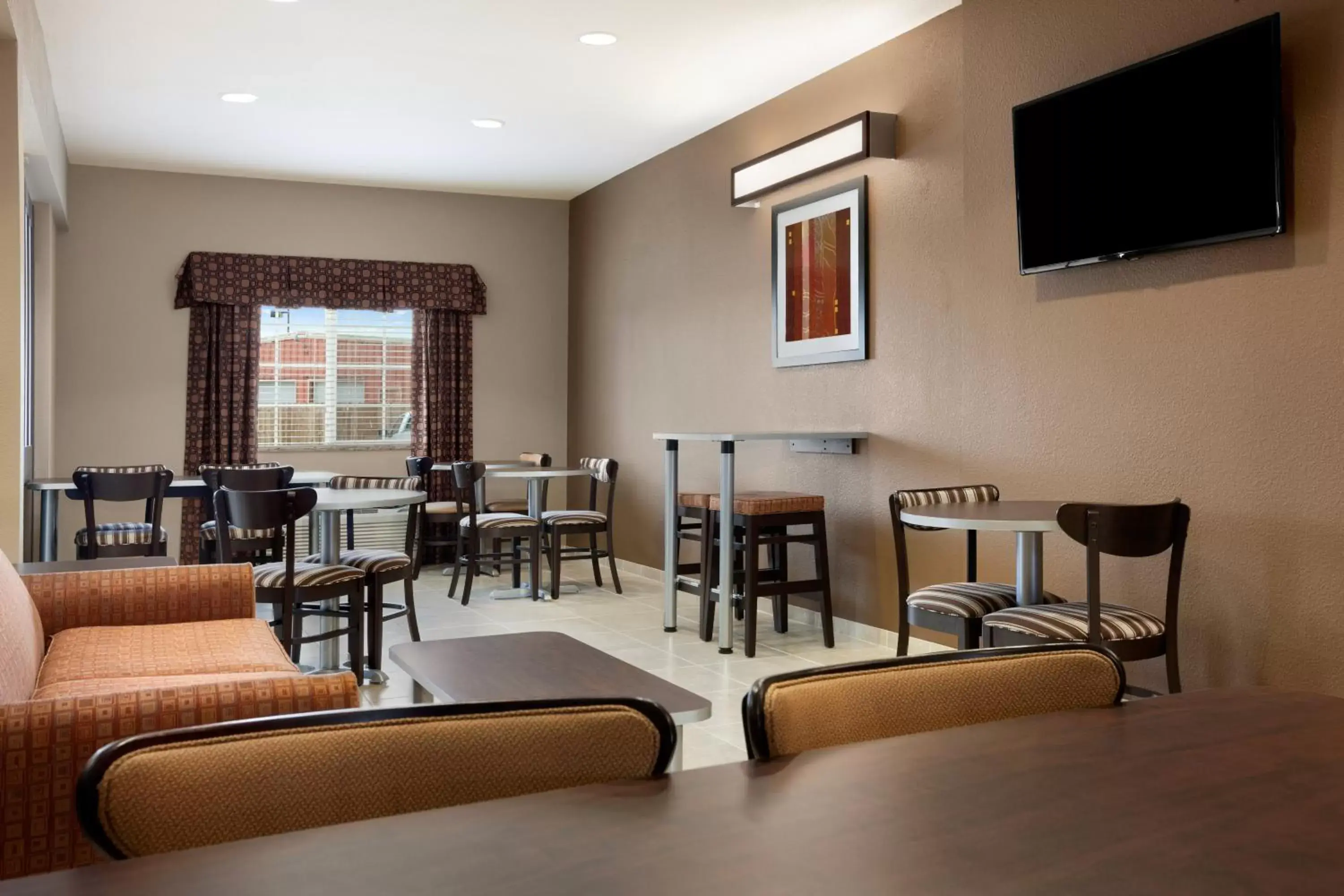 Communal lounge/ TV room, Seating Area in Microtel Inn & Suites Kenedy