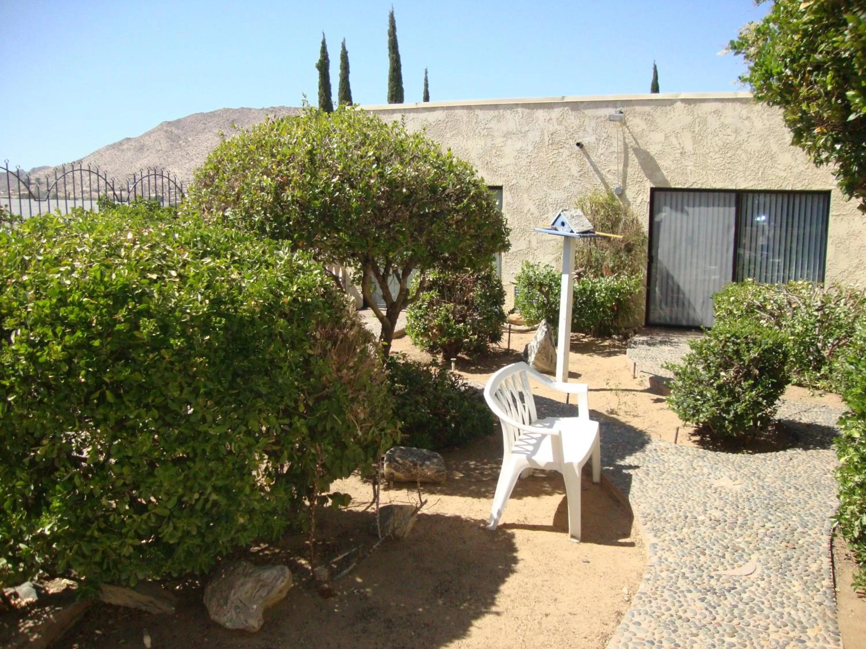 Garden in Americas Best Value Inn and Suites -Yucca Valley