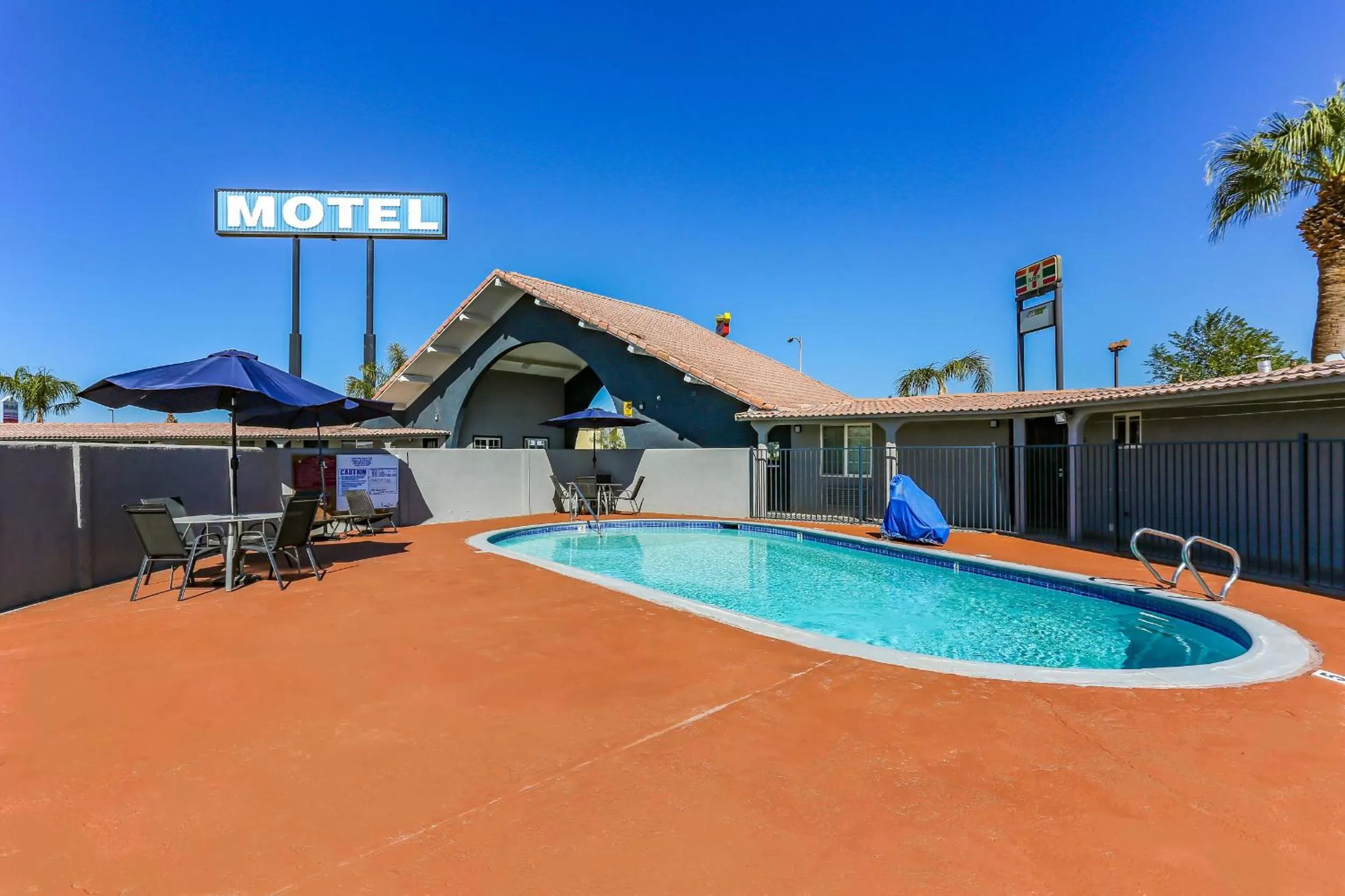 Swimming pool in Americas Best Value Inn and Suites El Centro