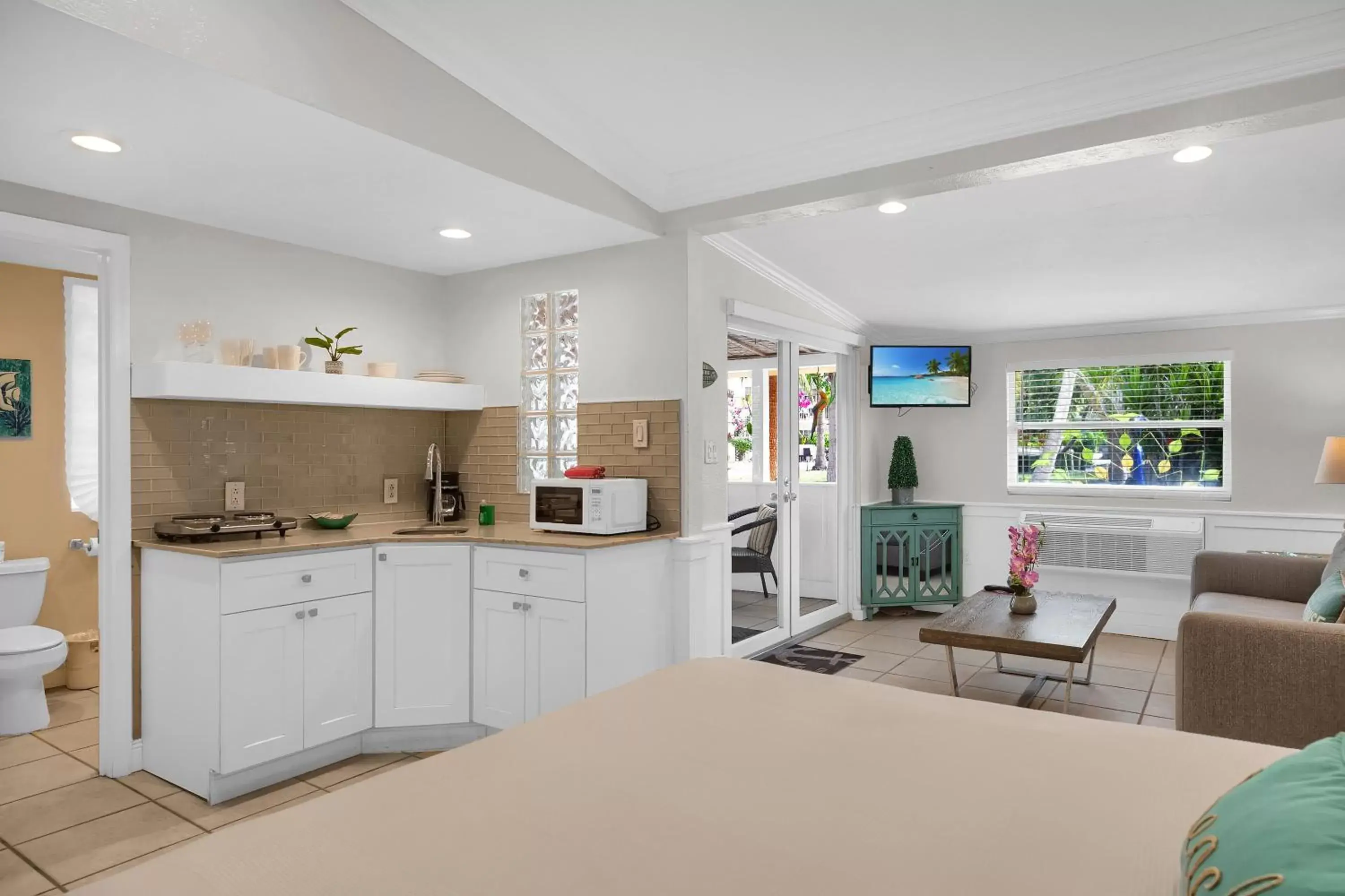 Kitchen or kitchenette, Kitchen/Kitchenette in Atlantic Bay Resort