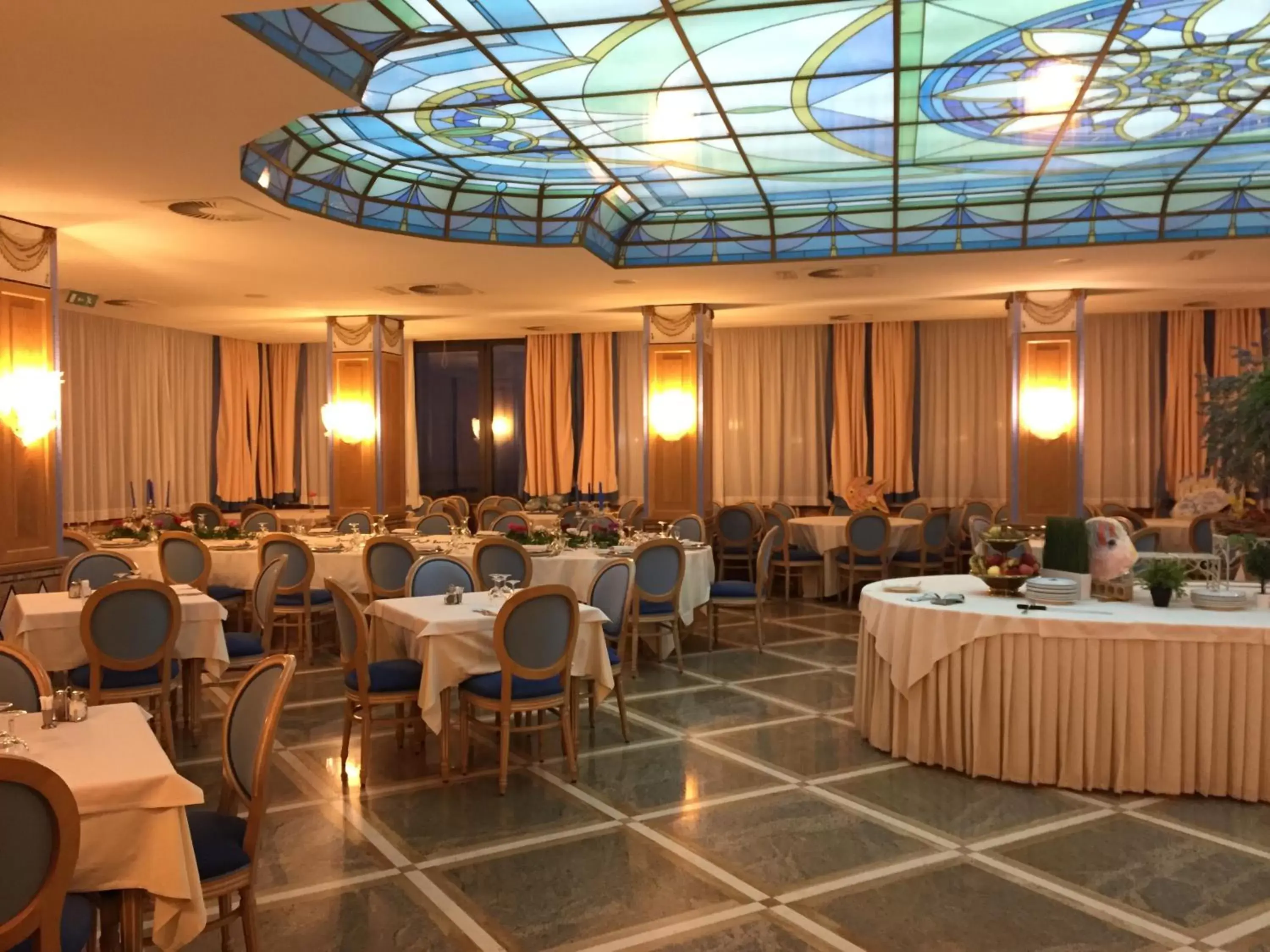 Restaurant/places to eat, Banquet Facilities in Hotel Promenade