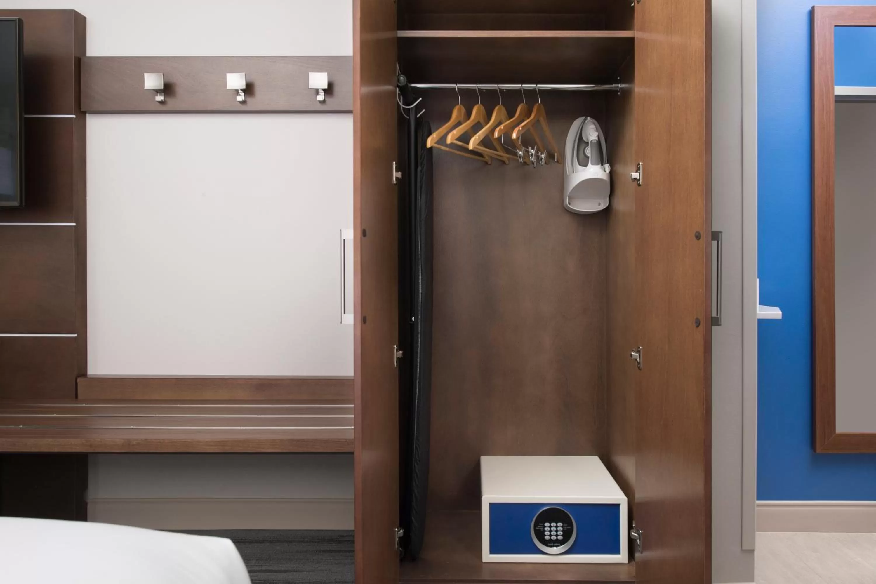 Photo of the whole room in Holiday Inn Express & Suites San Antonio North-Windcrest by IHG