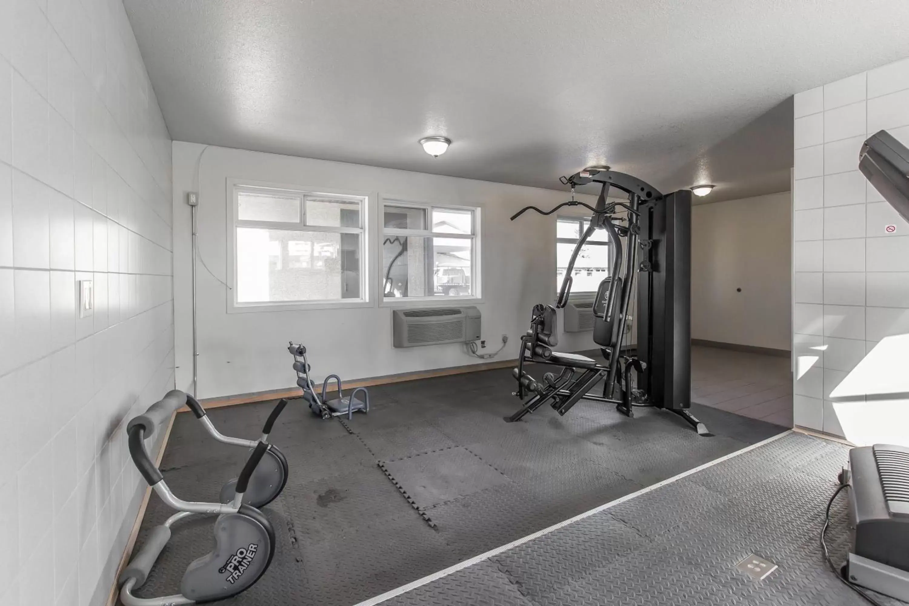 Fitness centre/facilities, Fitness Center/Facilities in Empire Inn & Suites