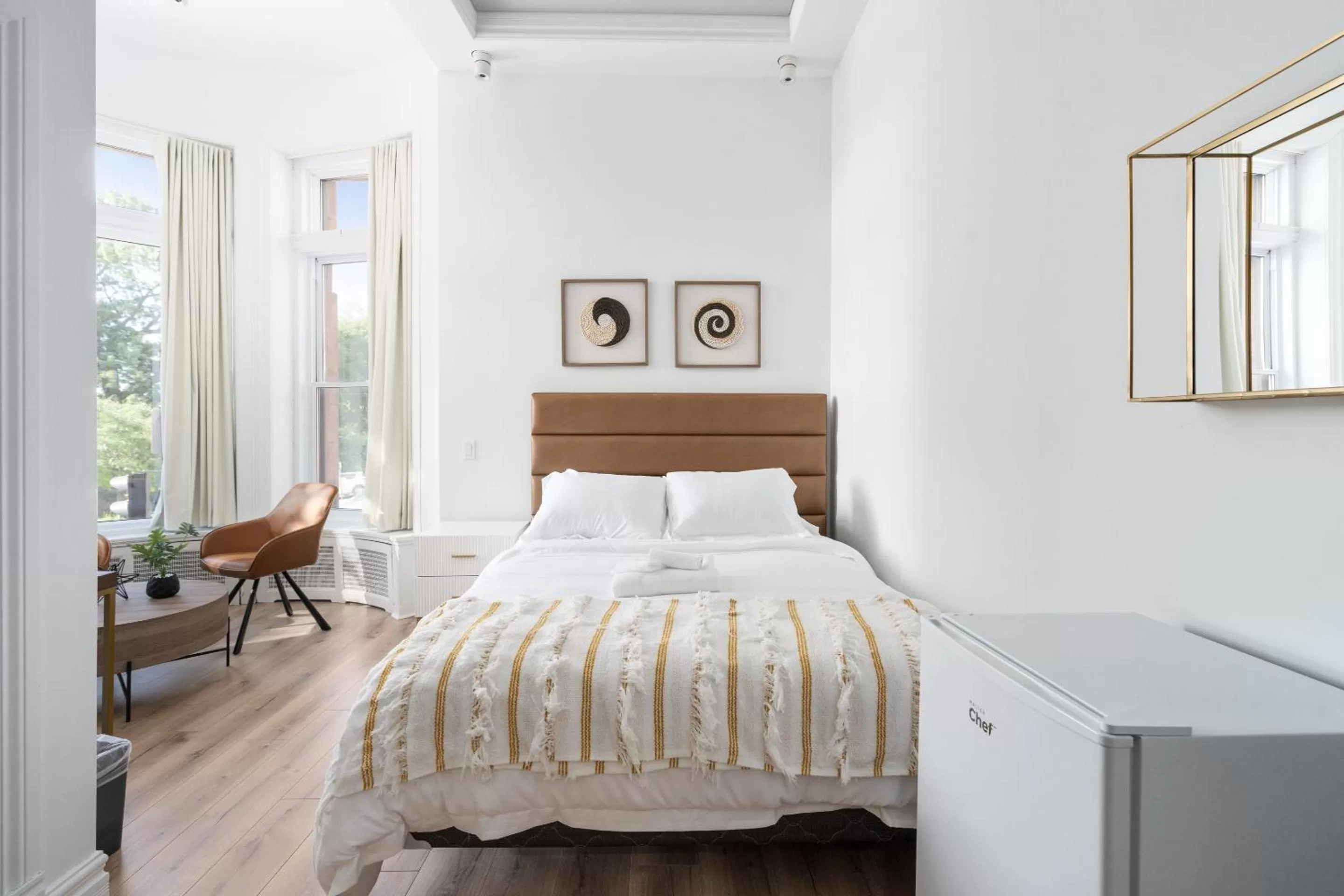 Bed in Le Penfield Par Nomade MTL