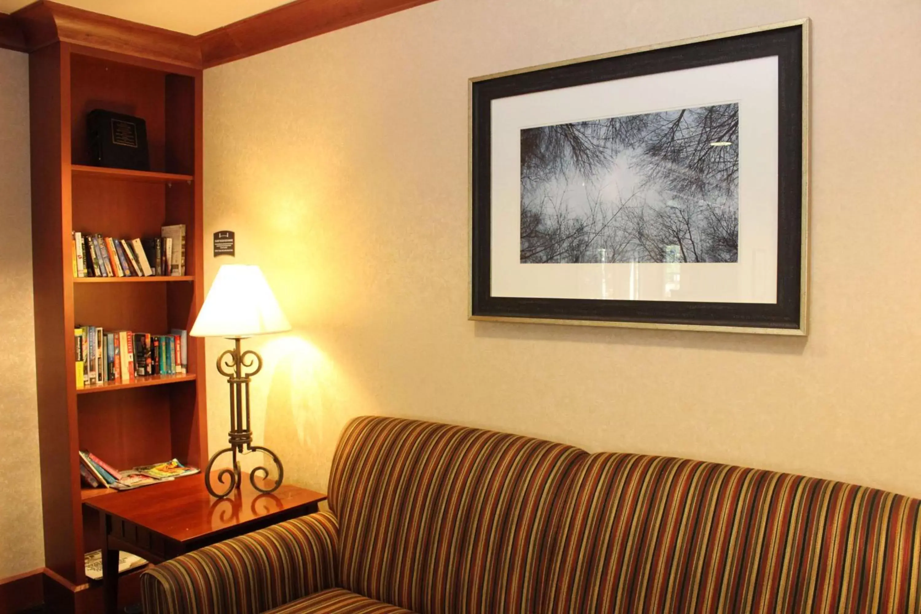 Library, Seating Area in Sonesta ES Suites Portland Vancouver 41st Street