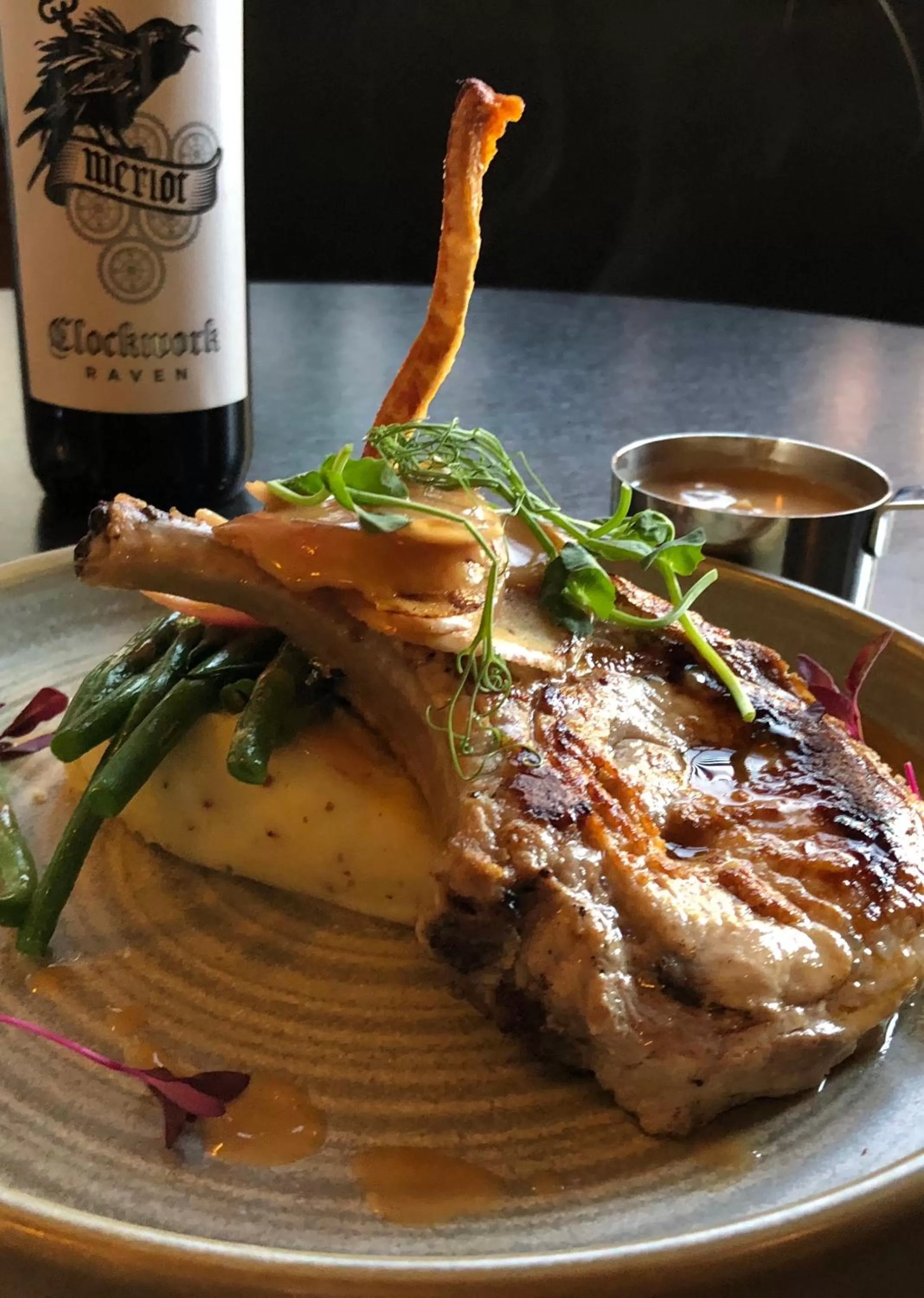 Restaurant/places to eat, Food in Smiths Hotel