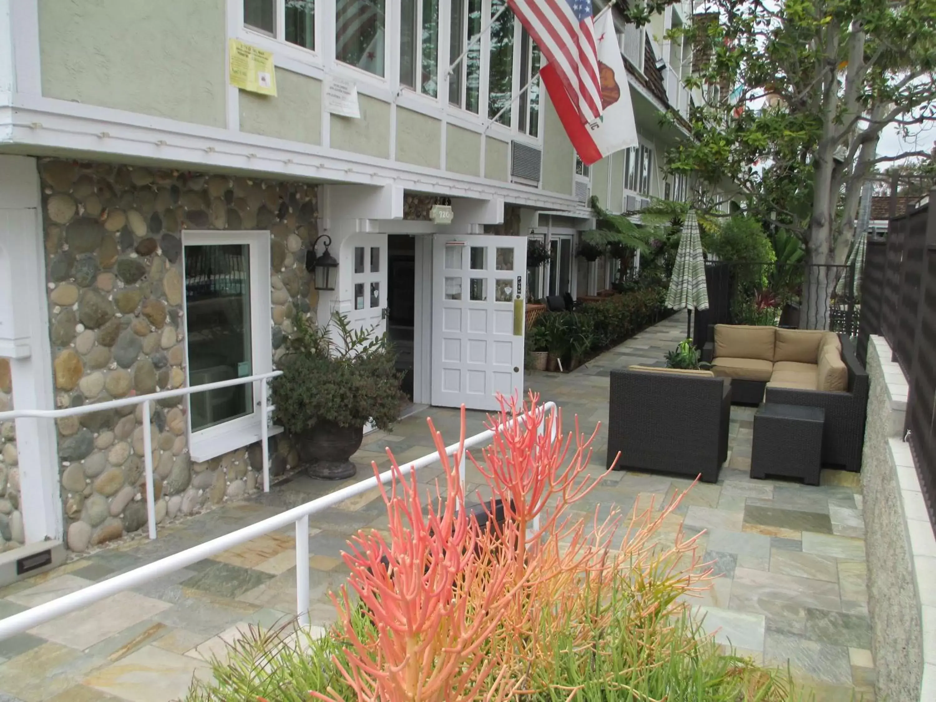 Property building in Best Western Premier Del Mar Inn Hotel