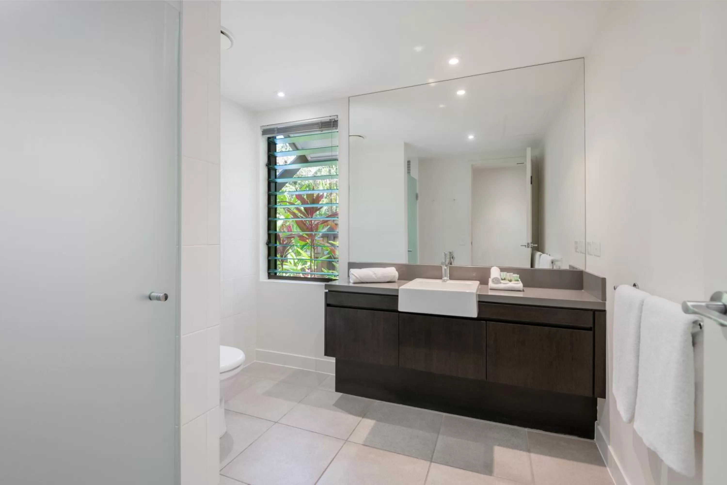 Bathroom in Port Douglas Private Apartments in Temple