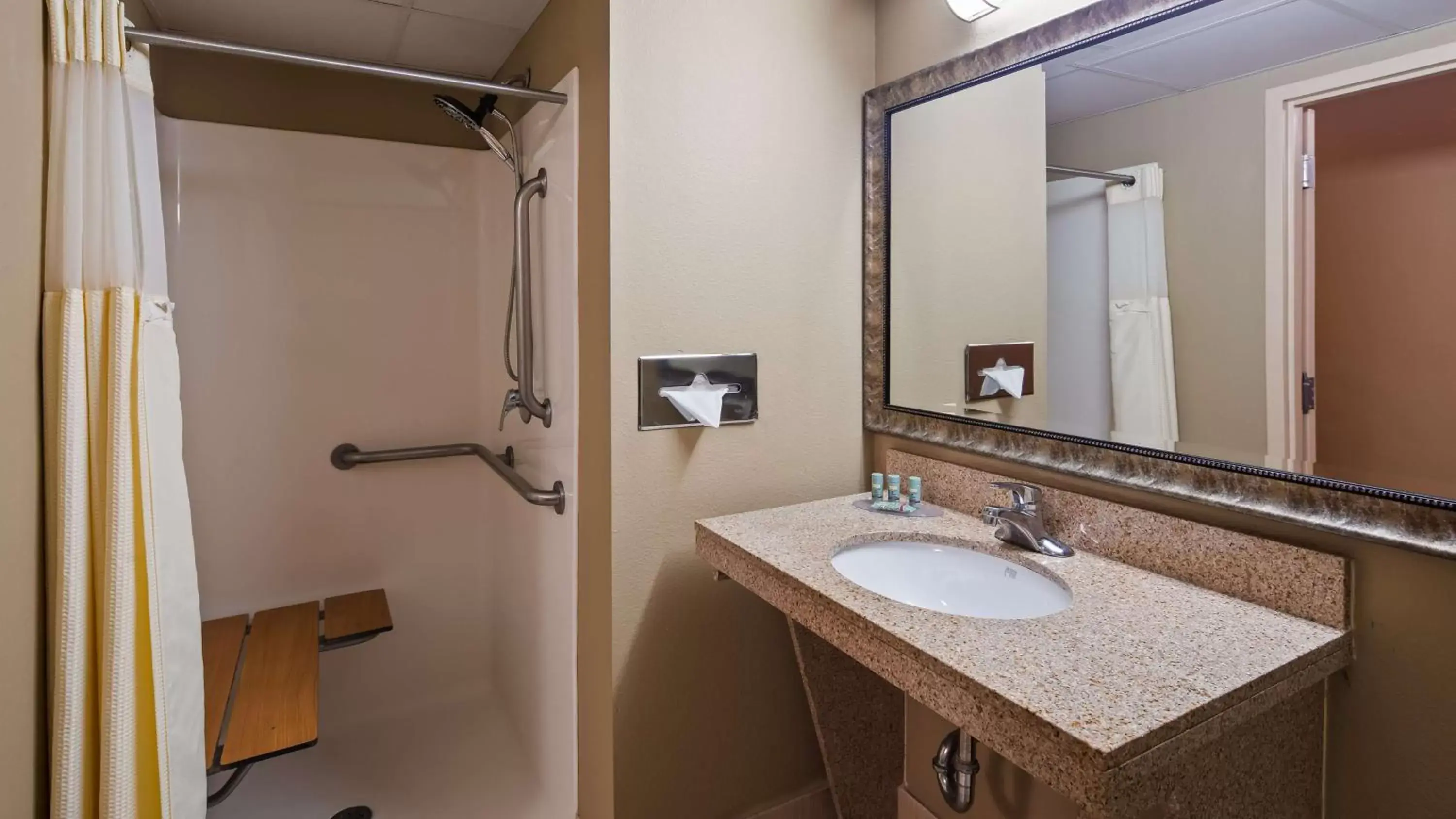 Bathroom in Best Western Crossroads Of The Bluffs