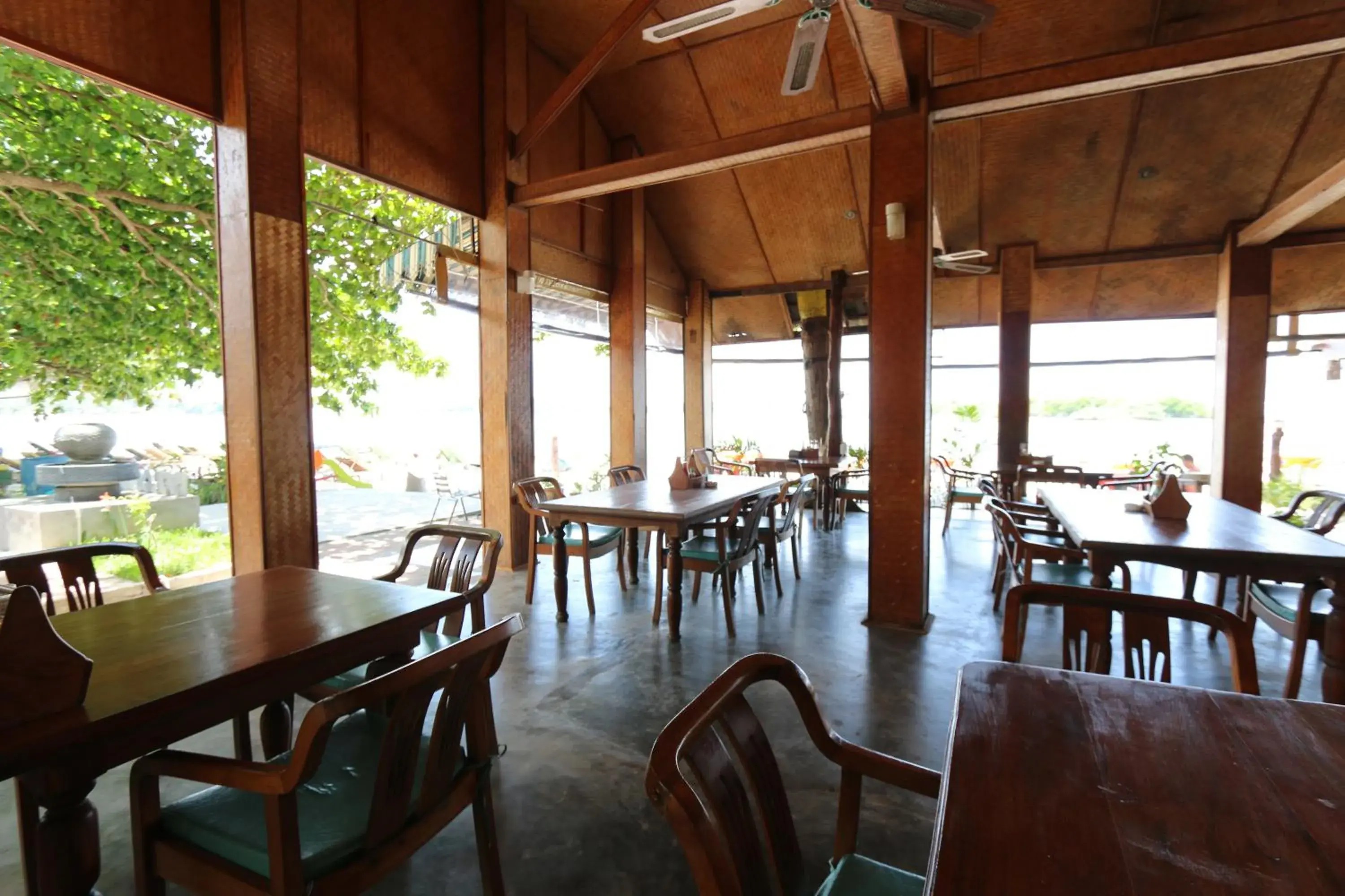 Restaurant/Places to Eat in Marine Chaweng Beach Resort