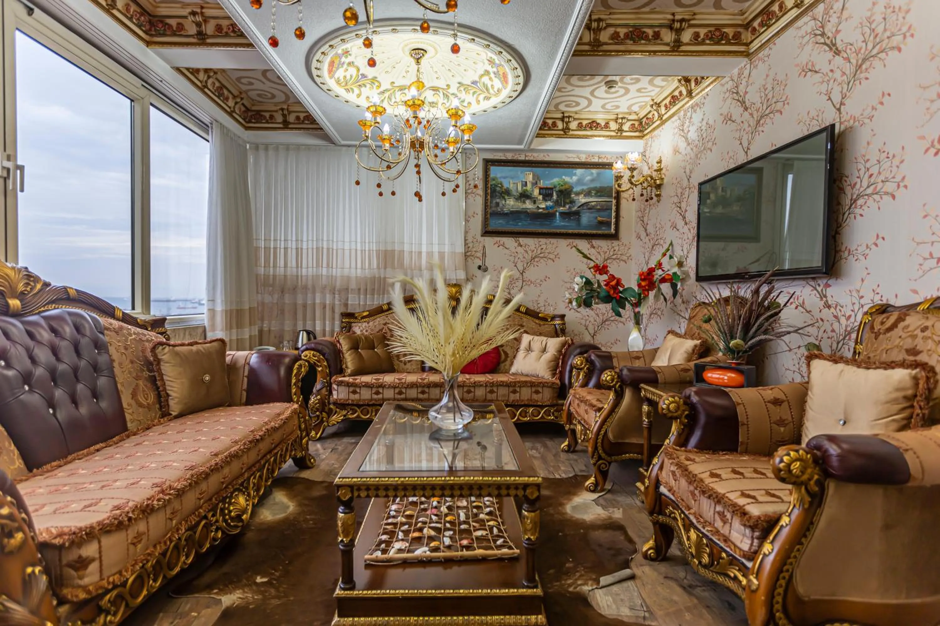 Living room in Marmaray Hotel