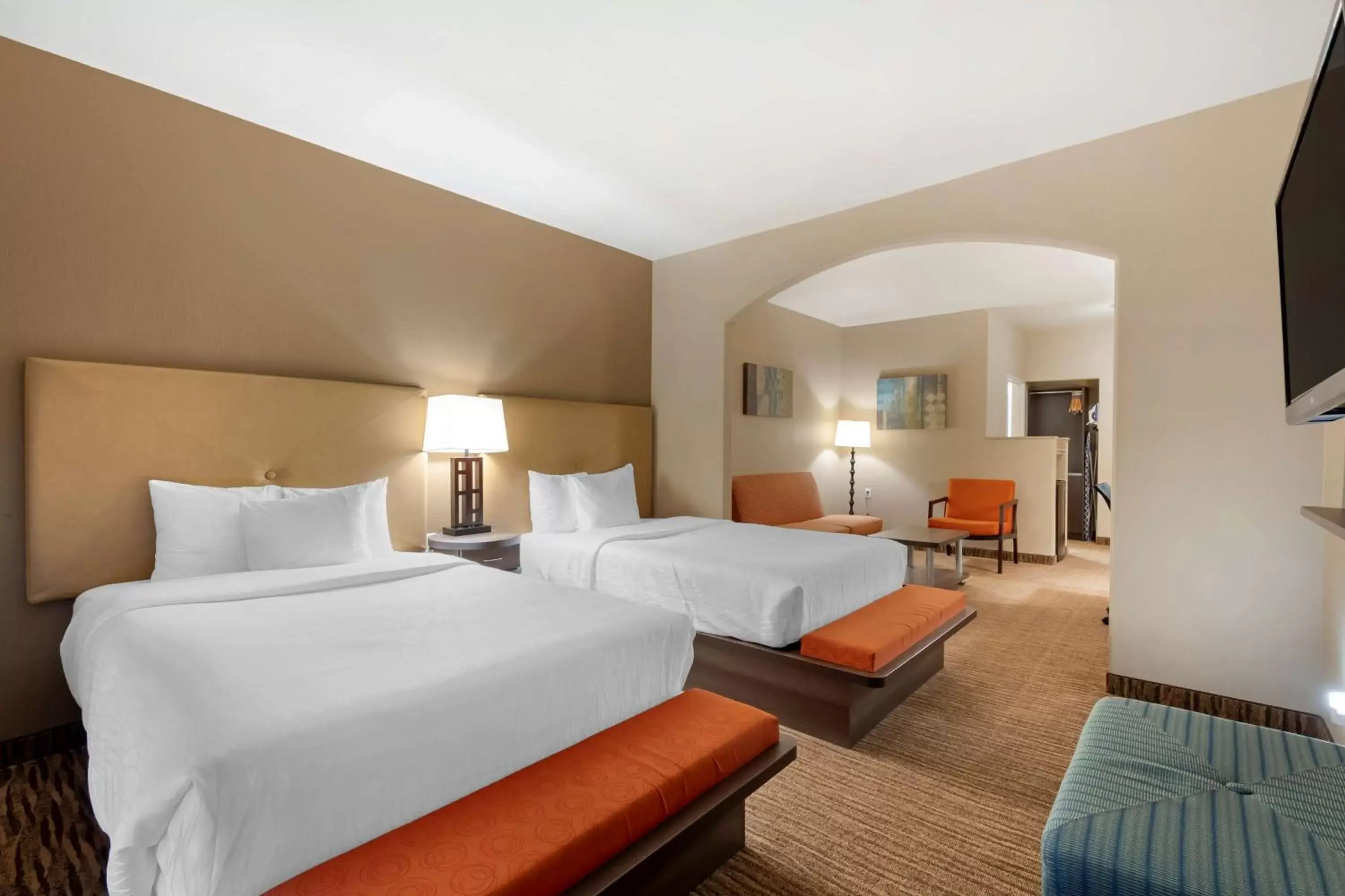 Photo of the whole room, Bed in Best Western Plus DFW Airport Suites