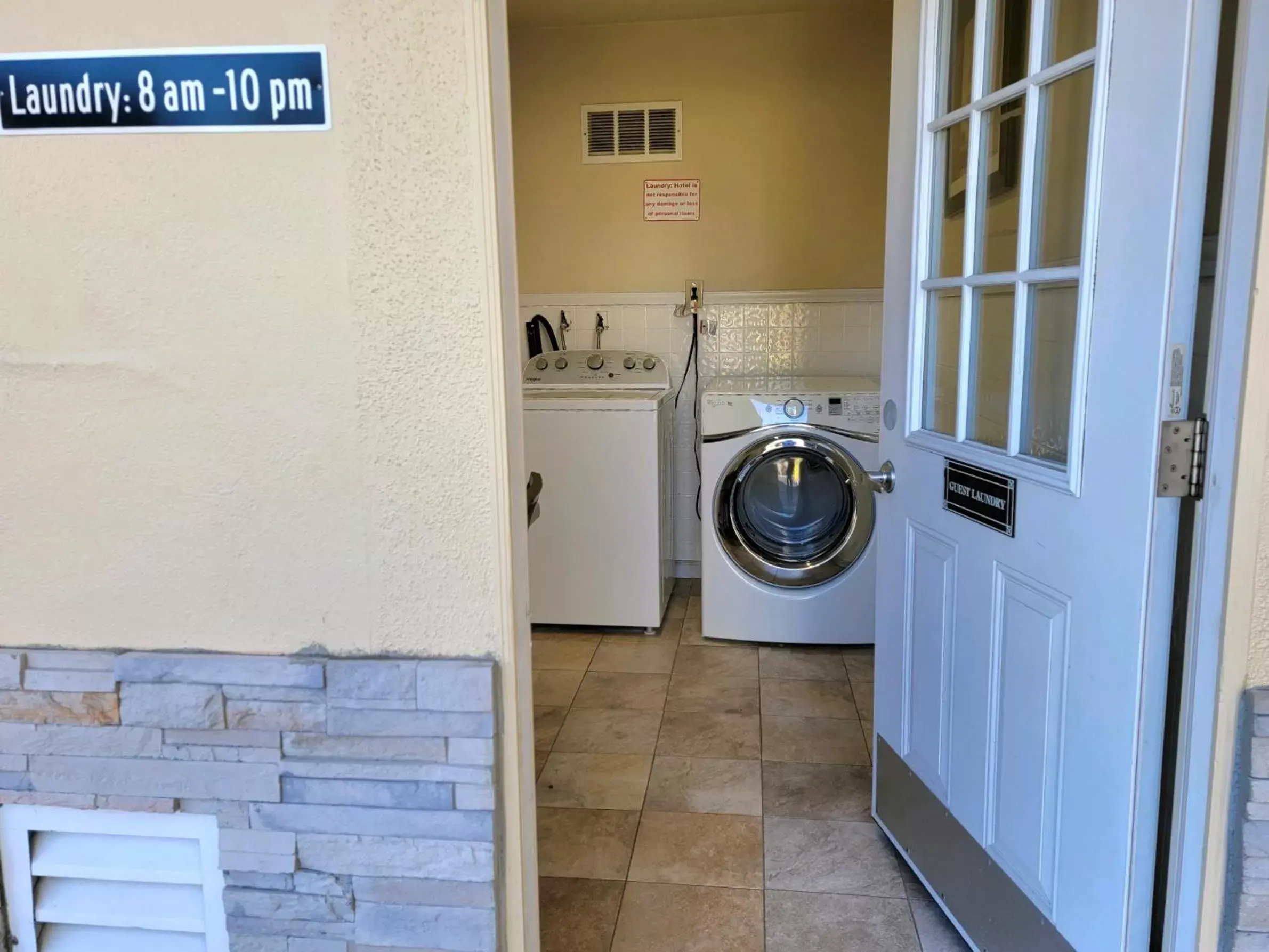 laundry, Kitchen/Kitchenette in Quality Inn & Suites Anaheim at the Park