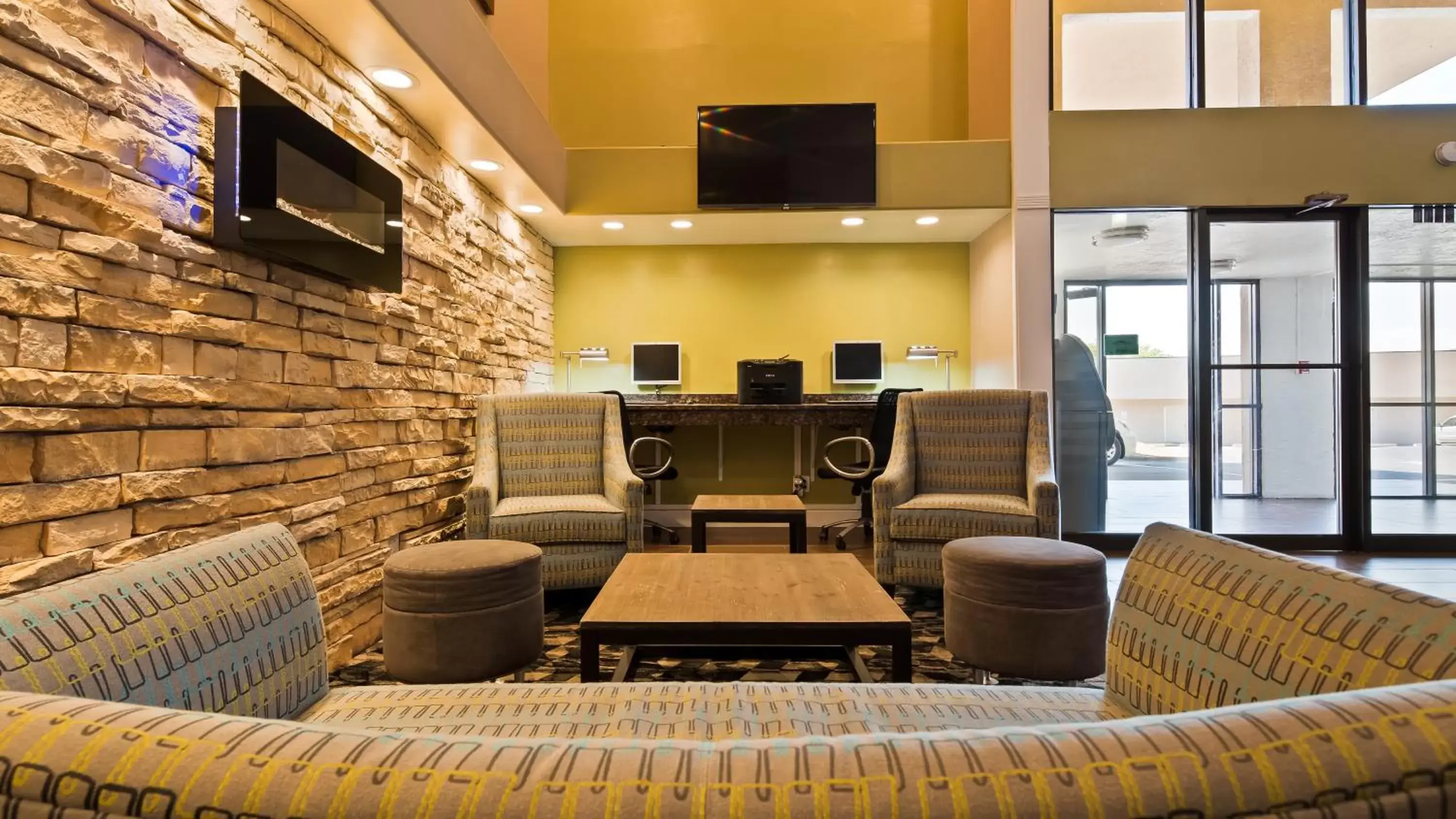 Lobby or reception, Seating Area in Best Western Airport Albuquerque InnSuites Hotel & Suites