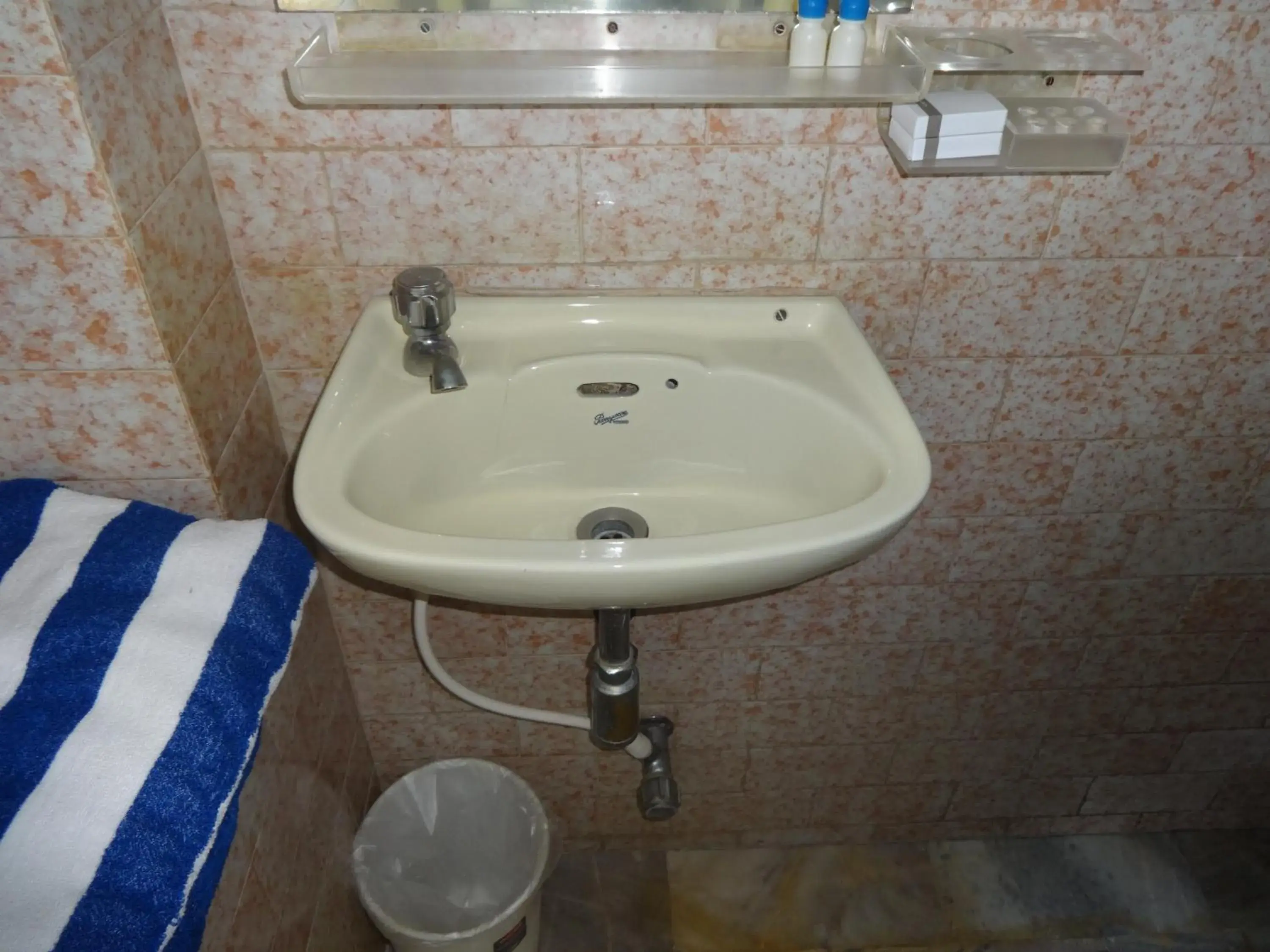 Bathroom in Gandhara Hotel