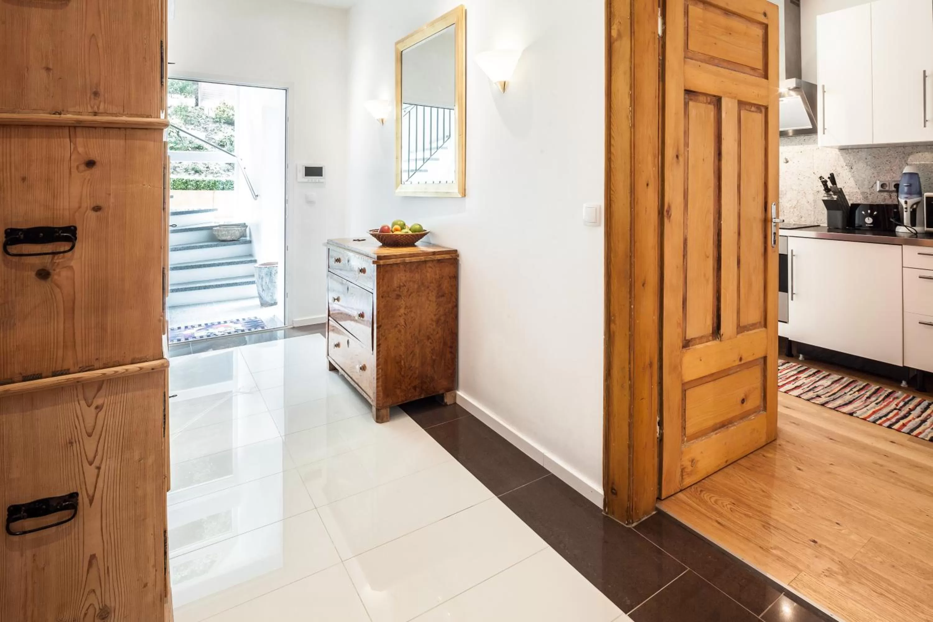 Photo of the whole room in GL Suites