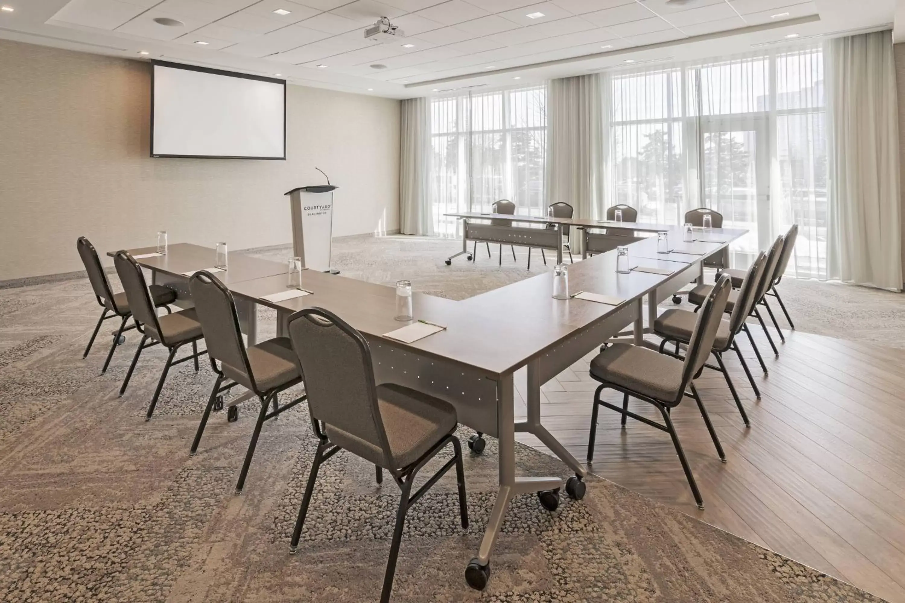 Meeting/conference room in Courtyard by Marriott Burlington-Oakville