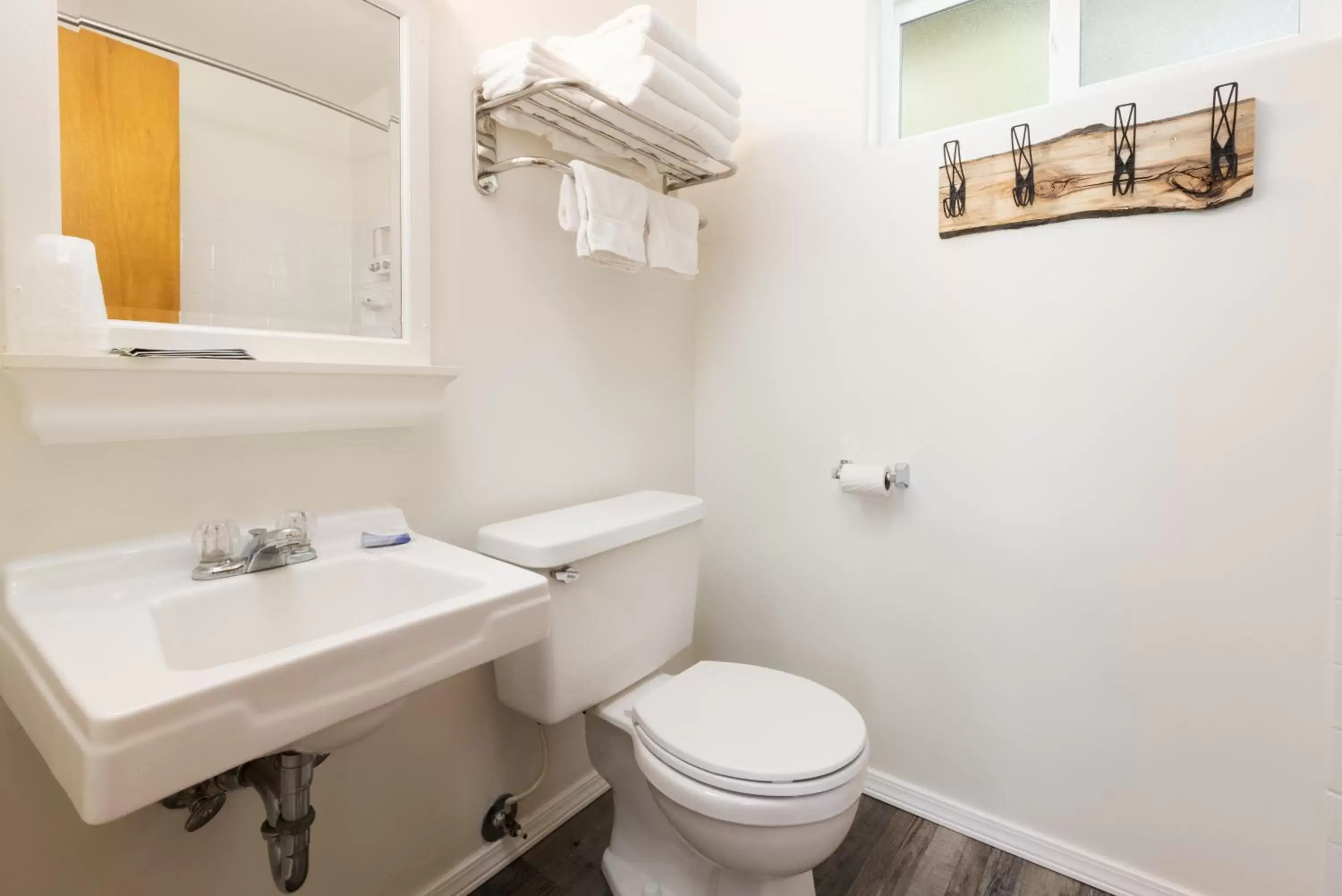 Bathroom in Beargrass Lodging & RV Resort